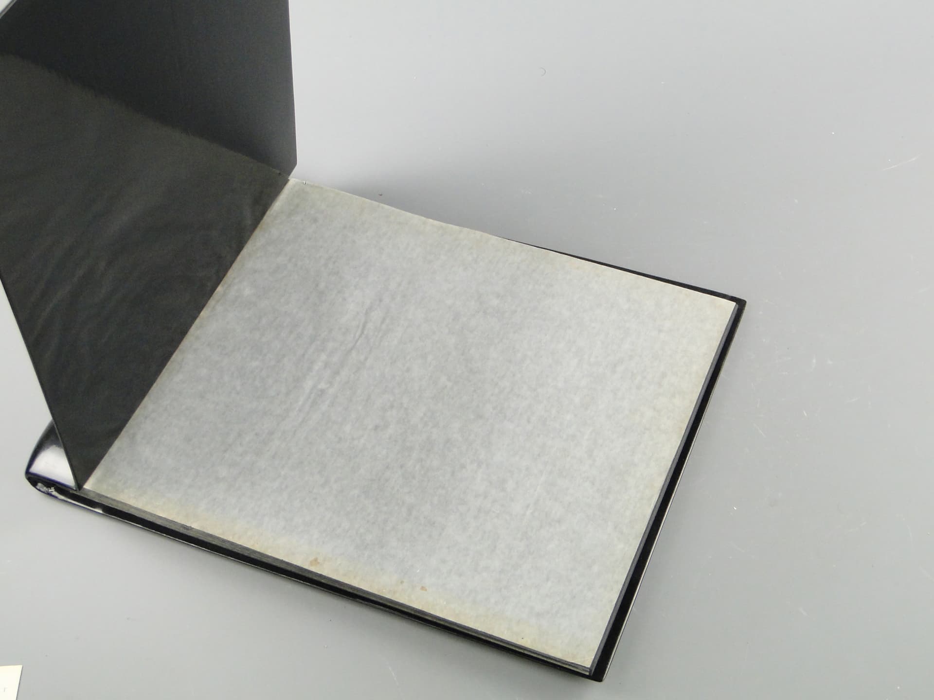 Album na zdjęcia orientalny, lakier czarny, drewno, Wietnam, lata 50. - 60095