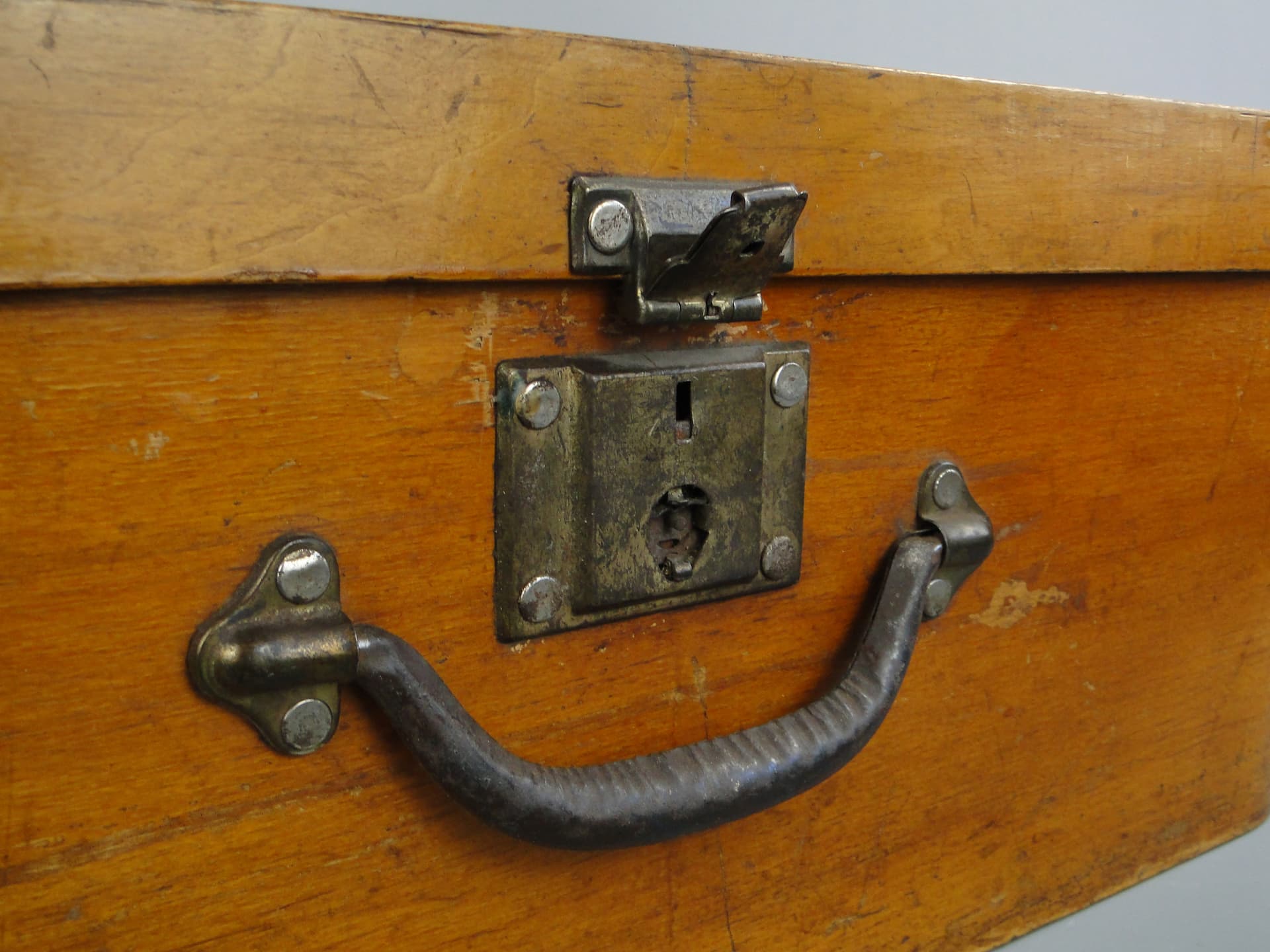 Kufer podróżny, brązowy, sklejka, Austria, początek XX w. - 60209