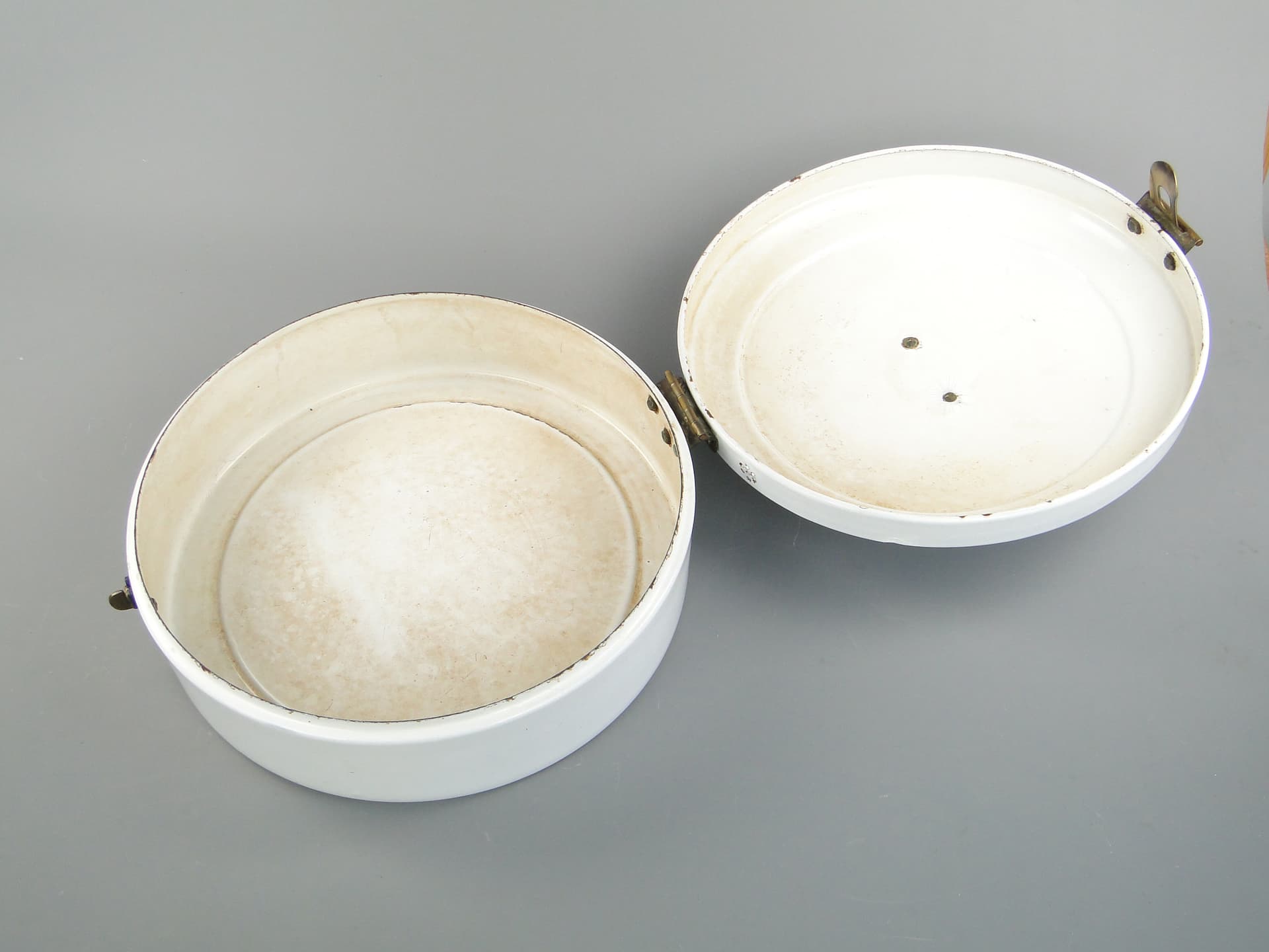 Cylindrical bread box, white enamelled metal, Poland, 1930s. - 60224