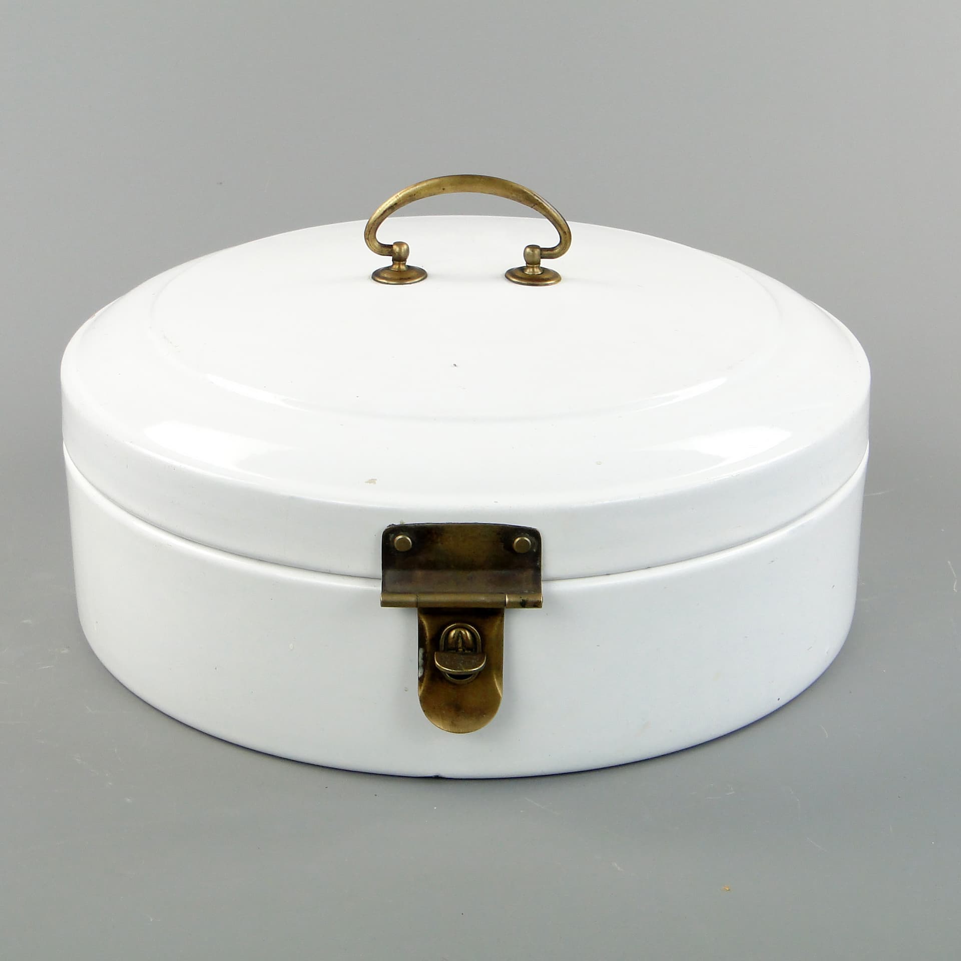 Cylindrical bread box, white enamelled metal, Poland, 1930s. - 60218