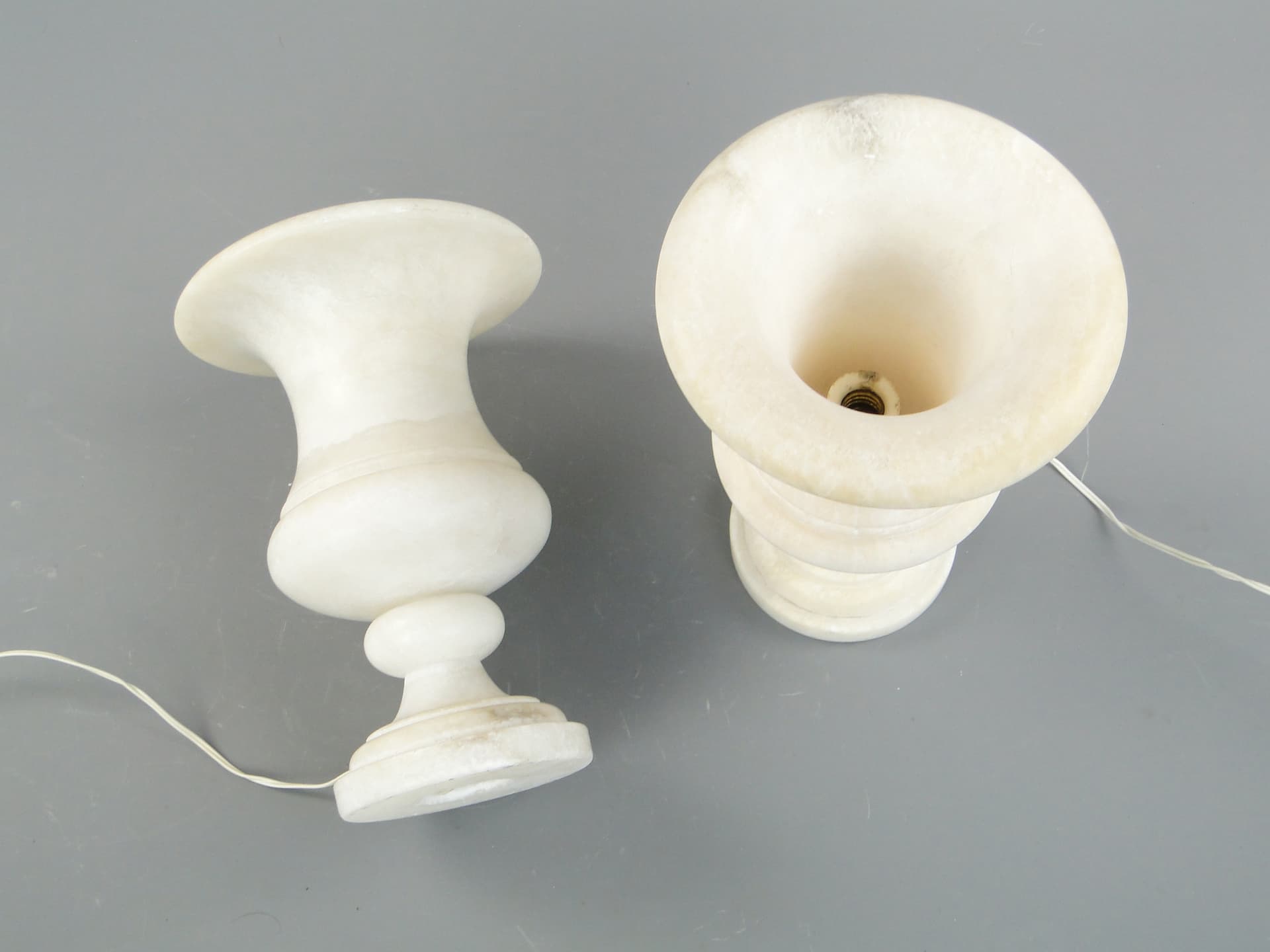 Pair of table lamps, ivory white alabaster, France, 1920s. - 60232