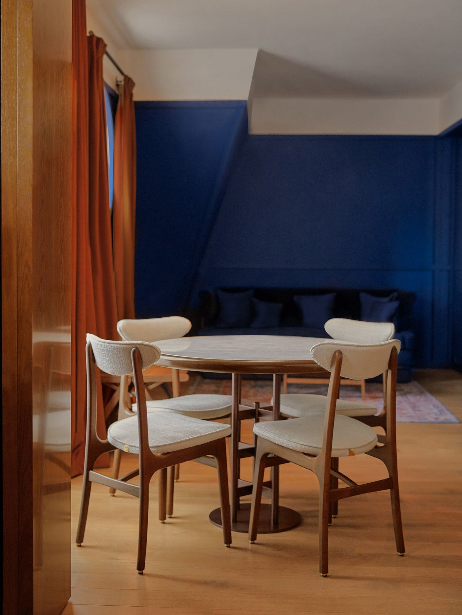 Krzesło 200-190 Shine Velvet Taupe, velvet beżowy, jesion 03 Dark, proj. R. Hałas, 366 Concept - 63658