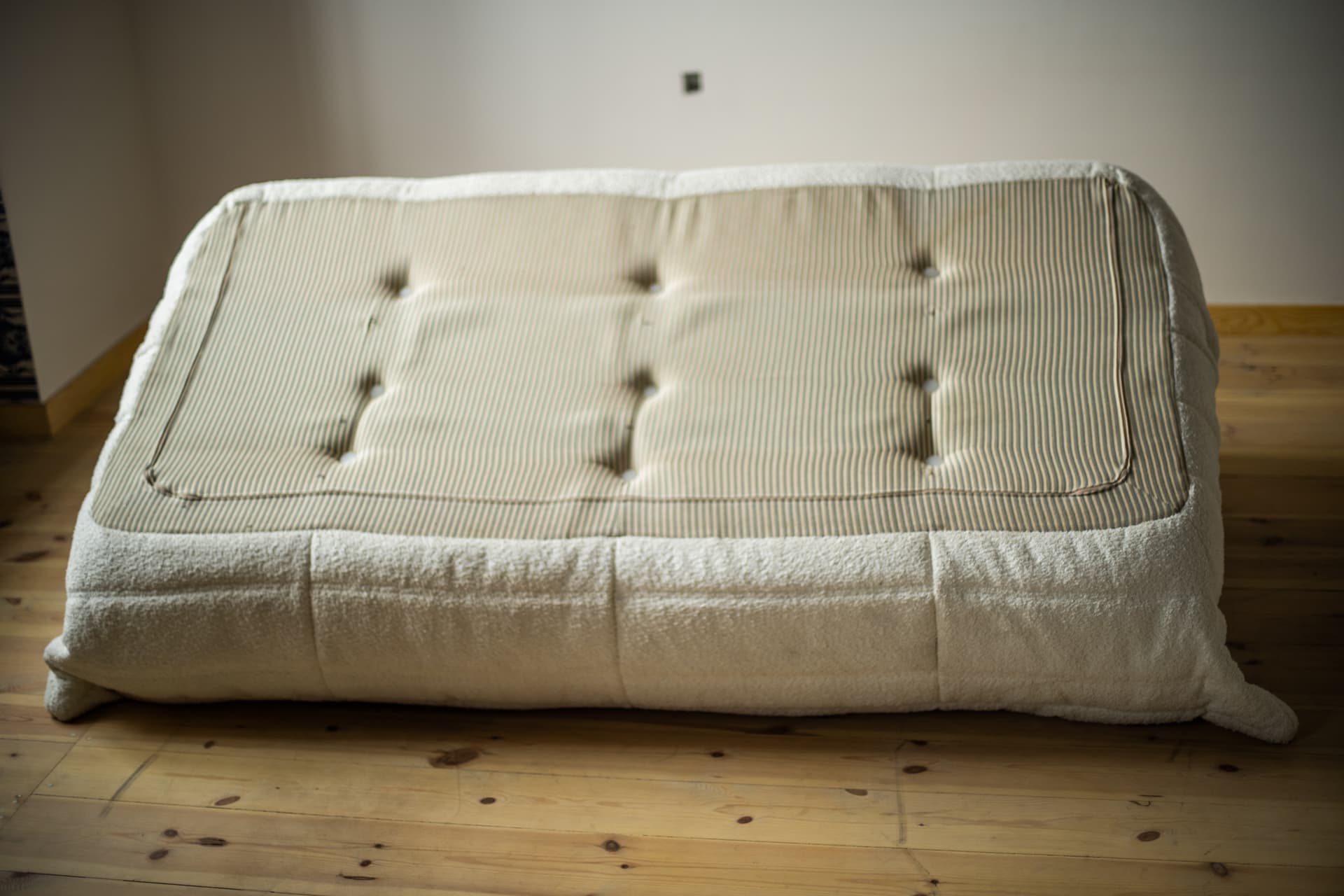 Sofa Togo trzyosobowa, boucle biały - 390811