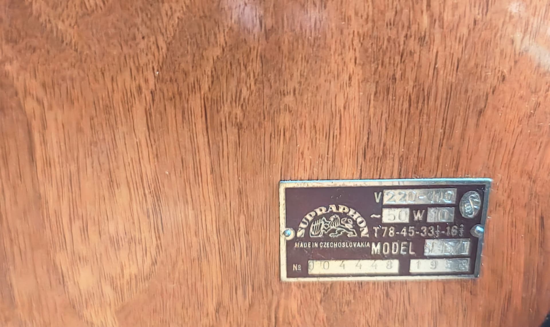 Komoda gramofonowa art déco, orzech brązowy, proj. J. Halabala, Czechosłowacja, lata 30. - 65515