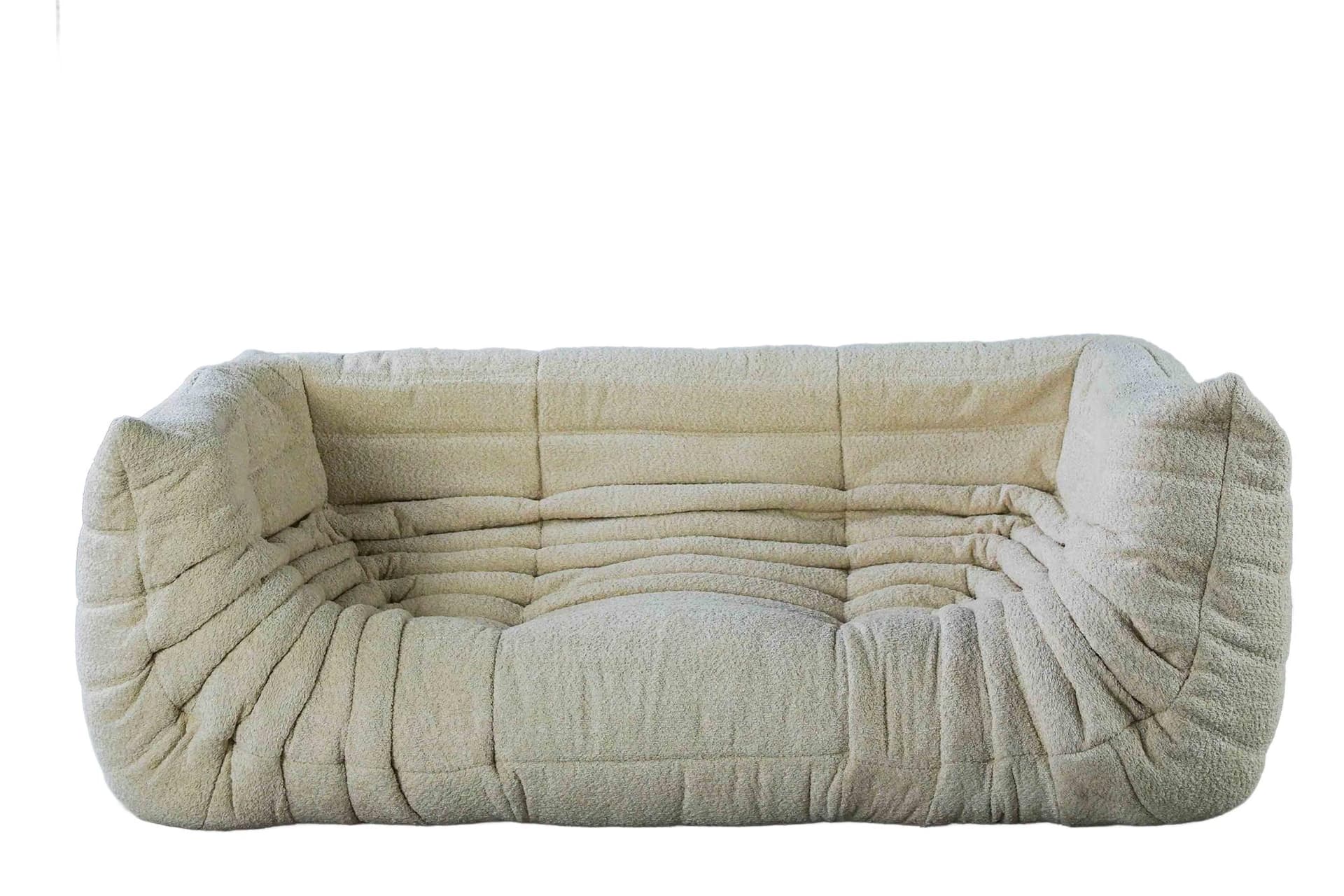 Sofa Togo z podłokietnikami, boucle biały