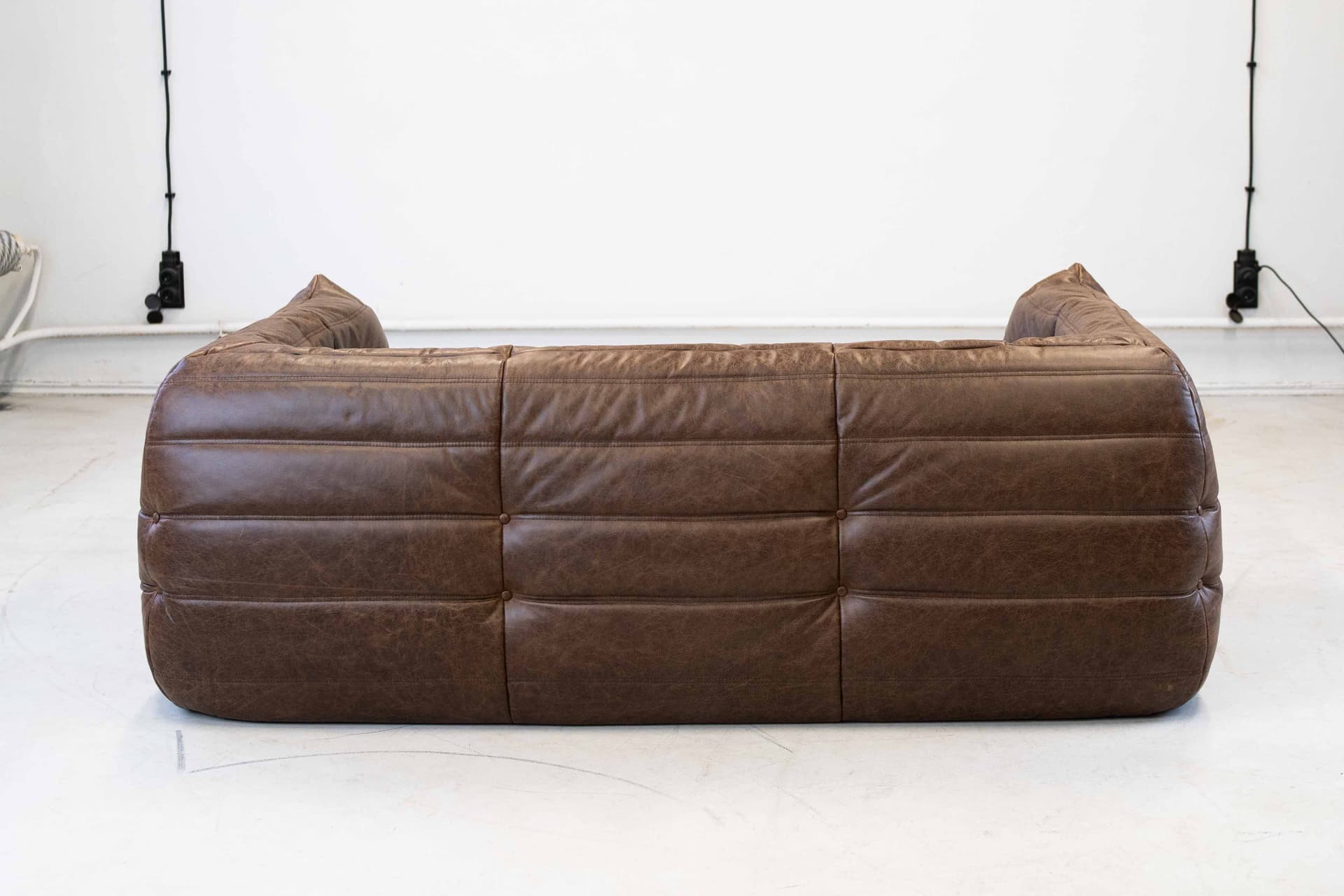 Sofa Togo z podłokietnikami, skóra brązowa kasztanowa - 298949