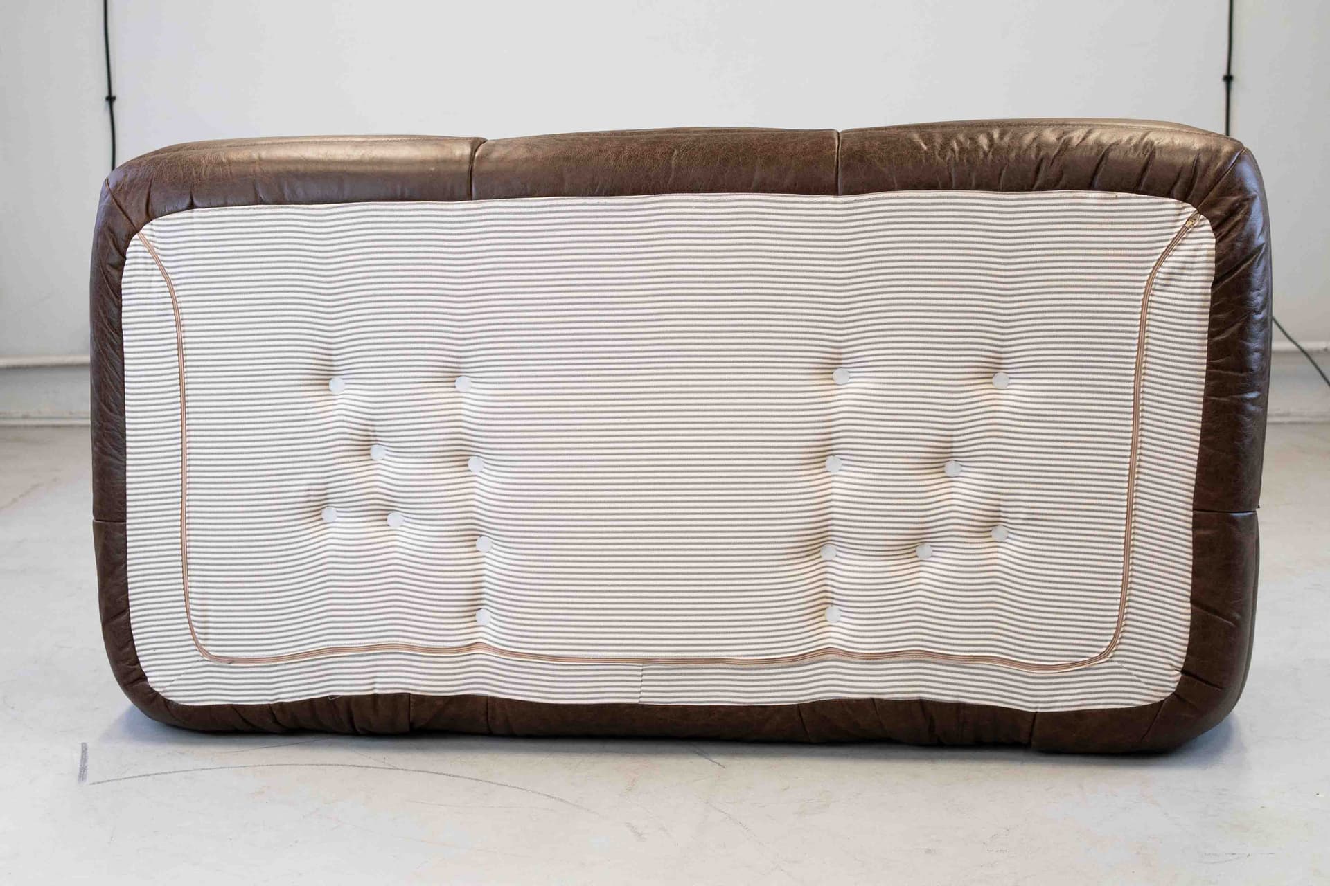 Sofa Togo z podłokietnikami, skóra brązowa kasztanowa - 298958