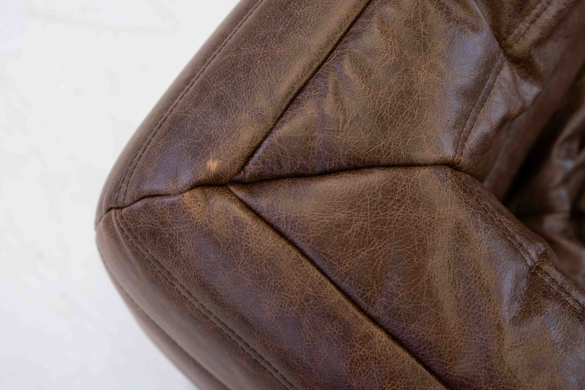 Sofa Togo z podłokietnikami, skóra brązowa kasztanowa - 298952