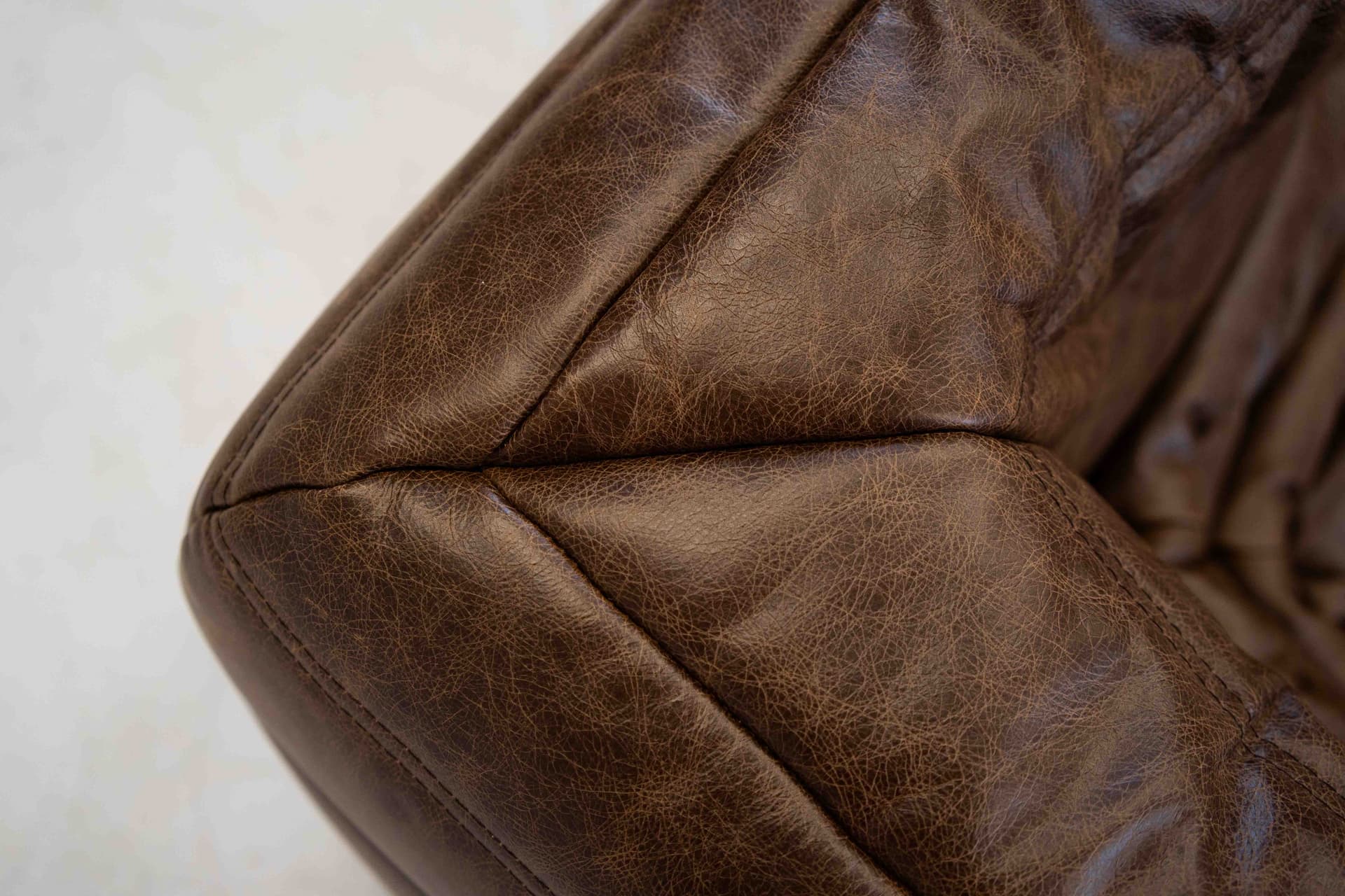 Sofa Togo z podłokietnikami, skóra brązowa kasztanowa - 298954