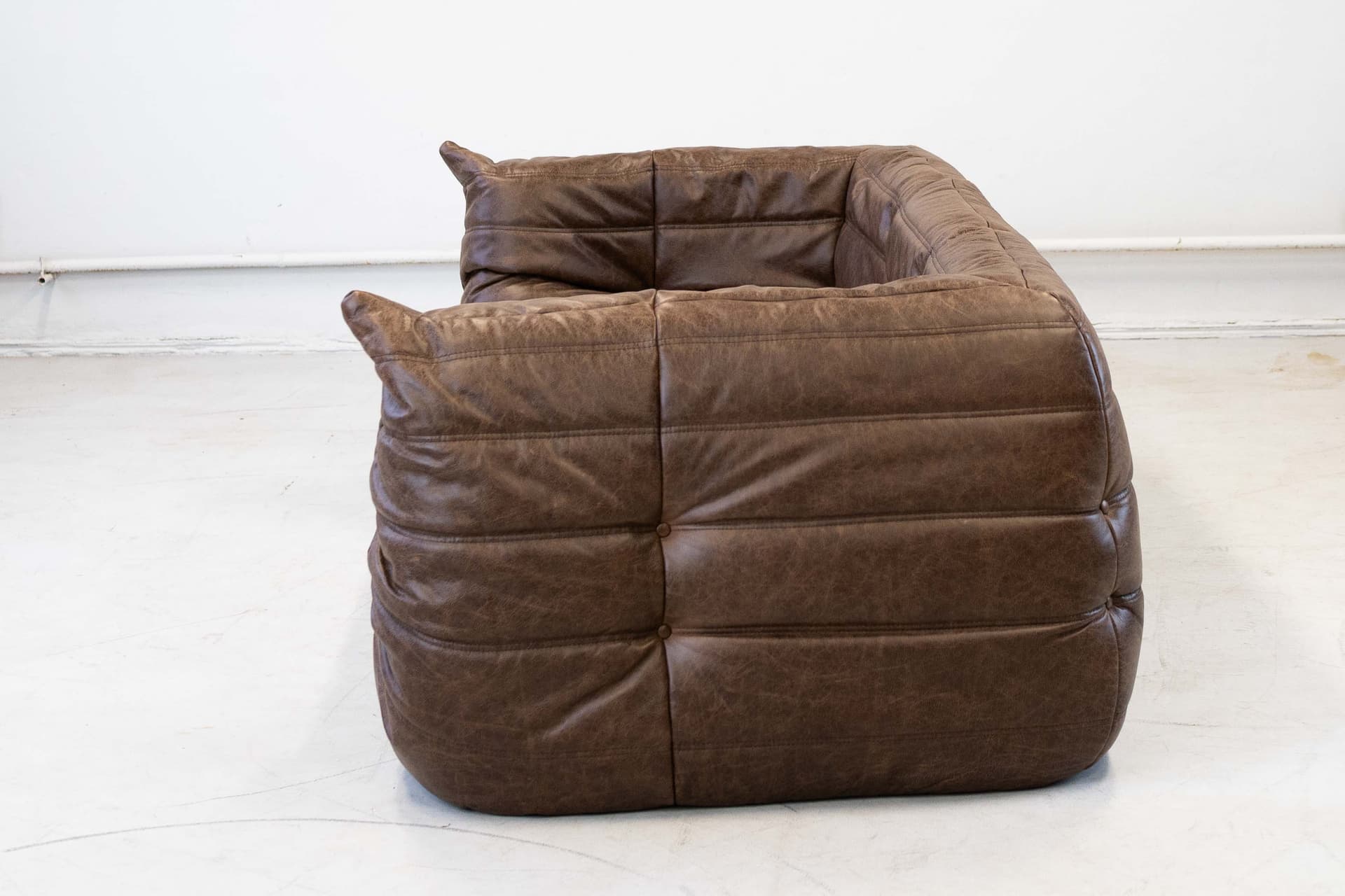 Sofa Togo z podłokietnikami, skóra brązowa kasztanowa - 298948