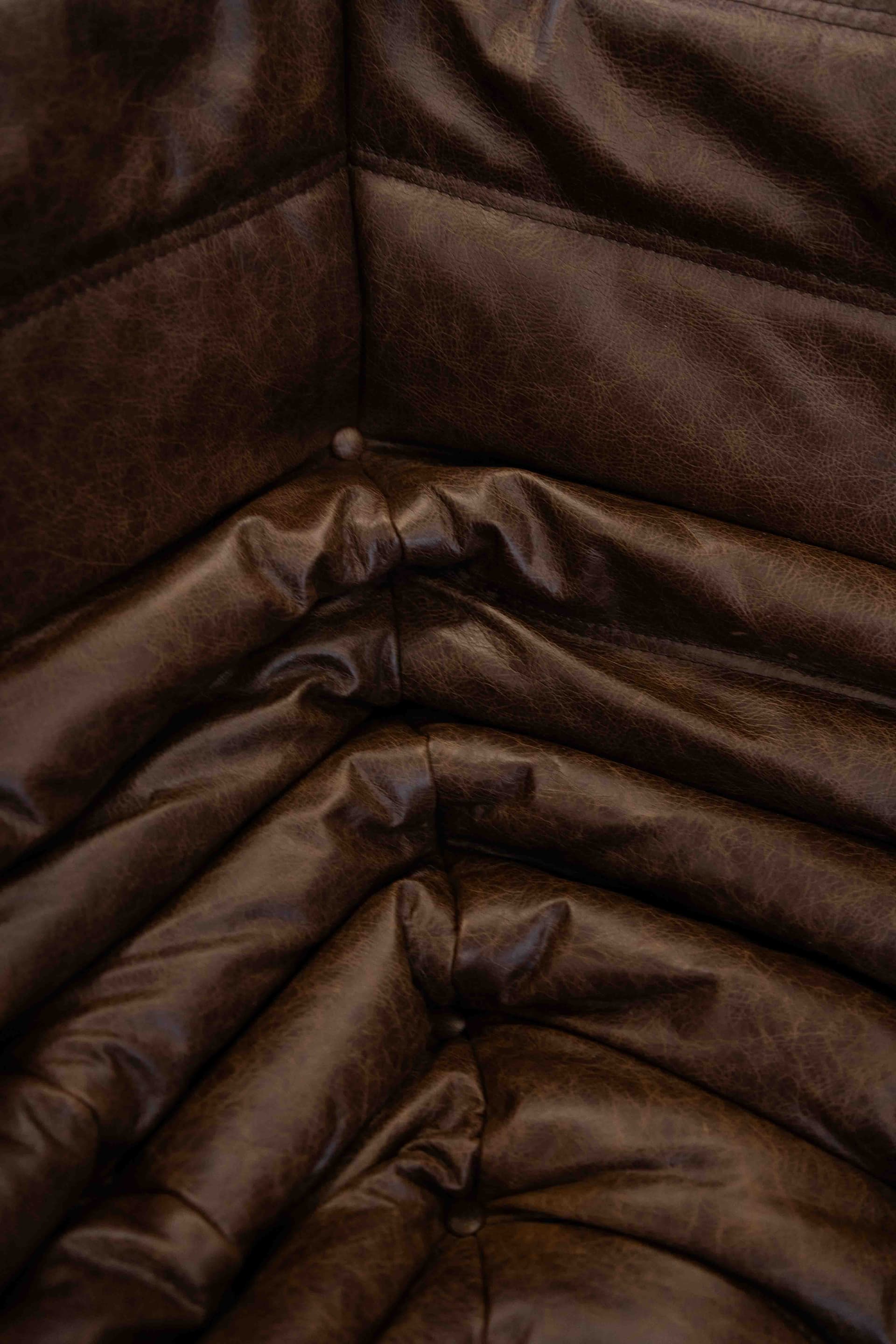 Sofa Togo z podłokietnikami, skóra brązowa kasztanowa - 298953