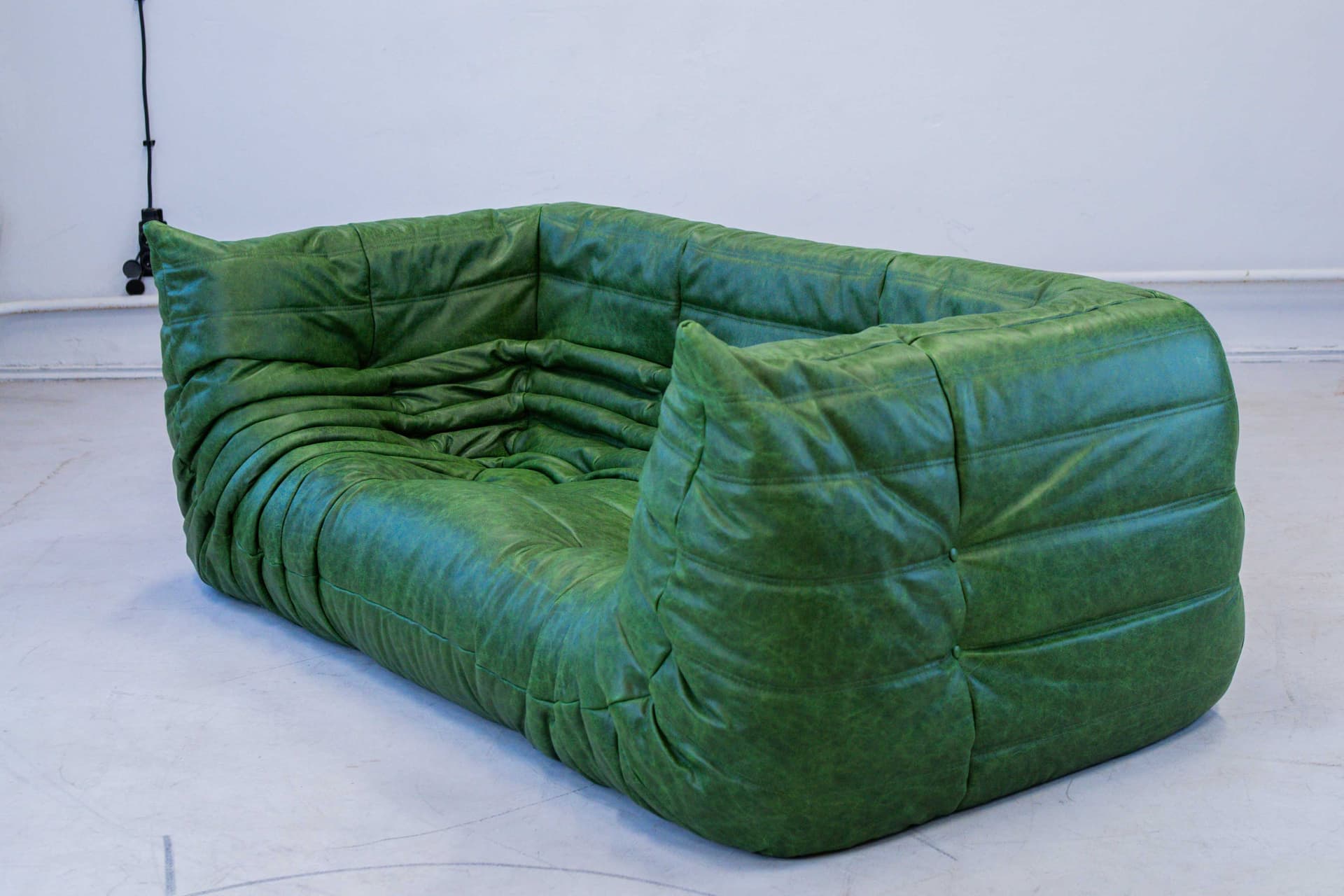 Sofa Togo z podłokietnikami, skóra zielona dubai - 298959