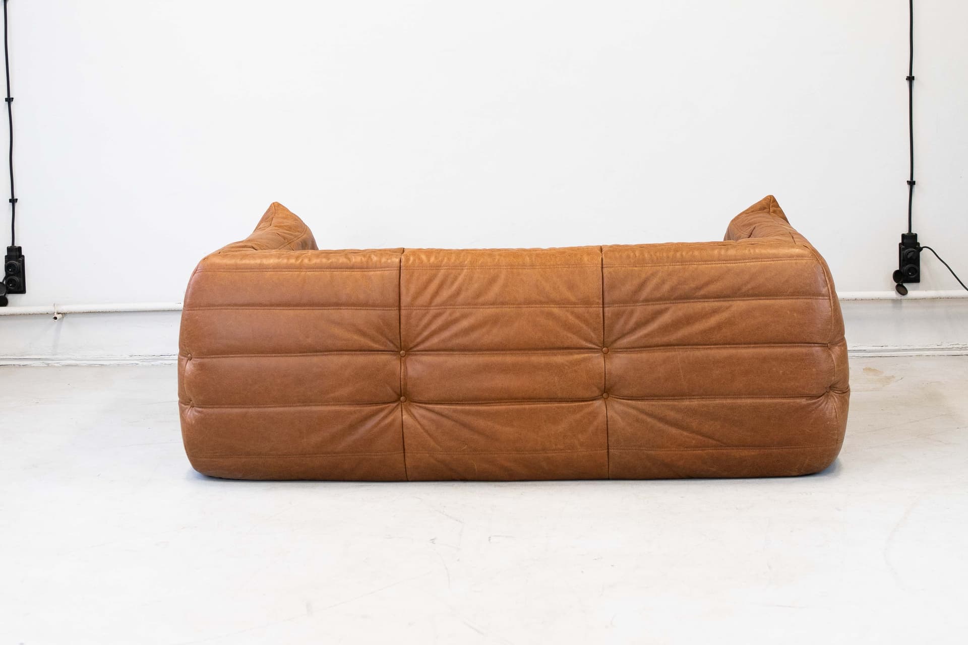 Sofa Togo z podłokietnikami, skóra brązowa dubai pine - 298974