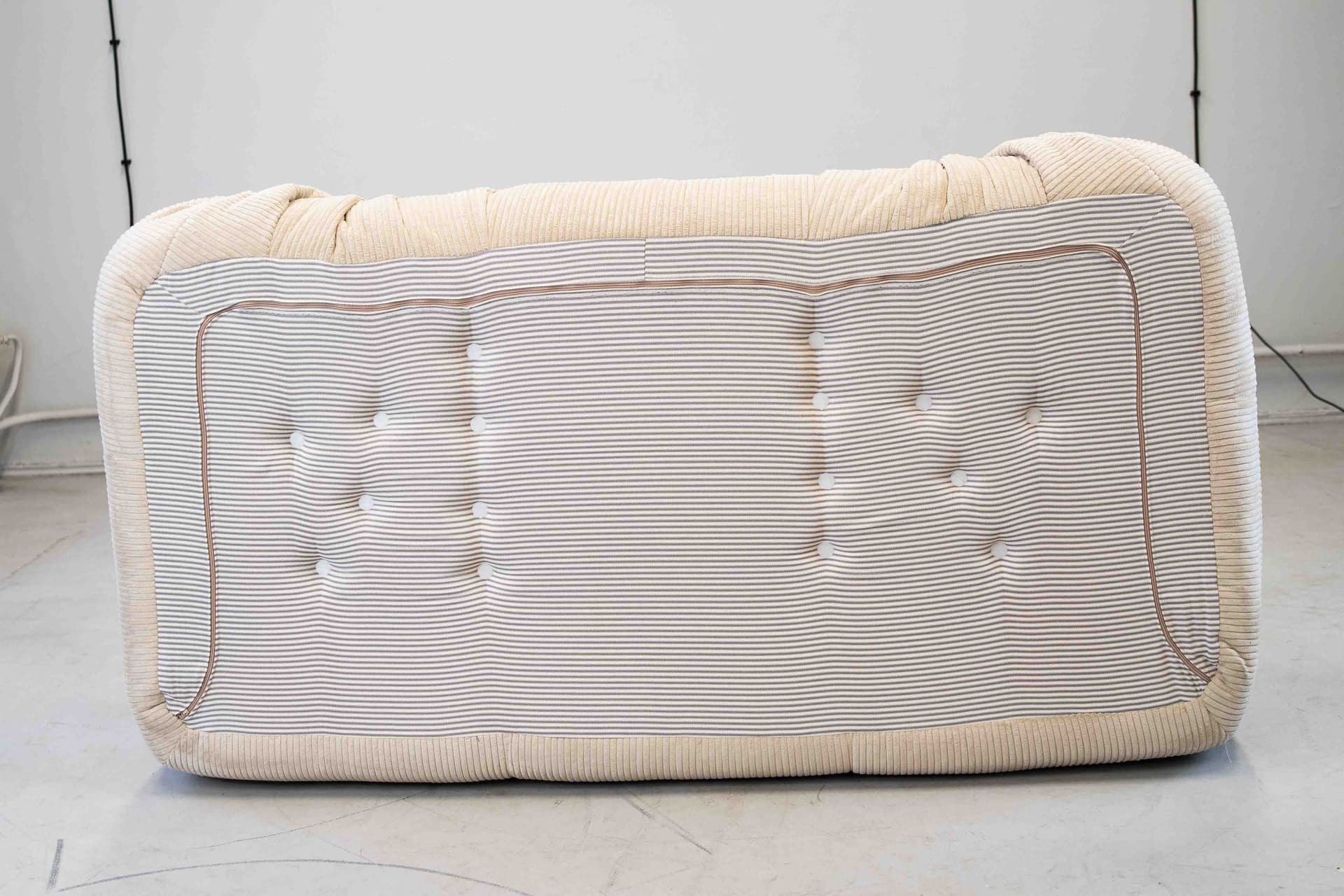 Sofa Togo z podłokietnikami, cord beżowy - 102528