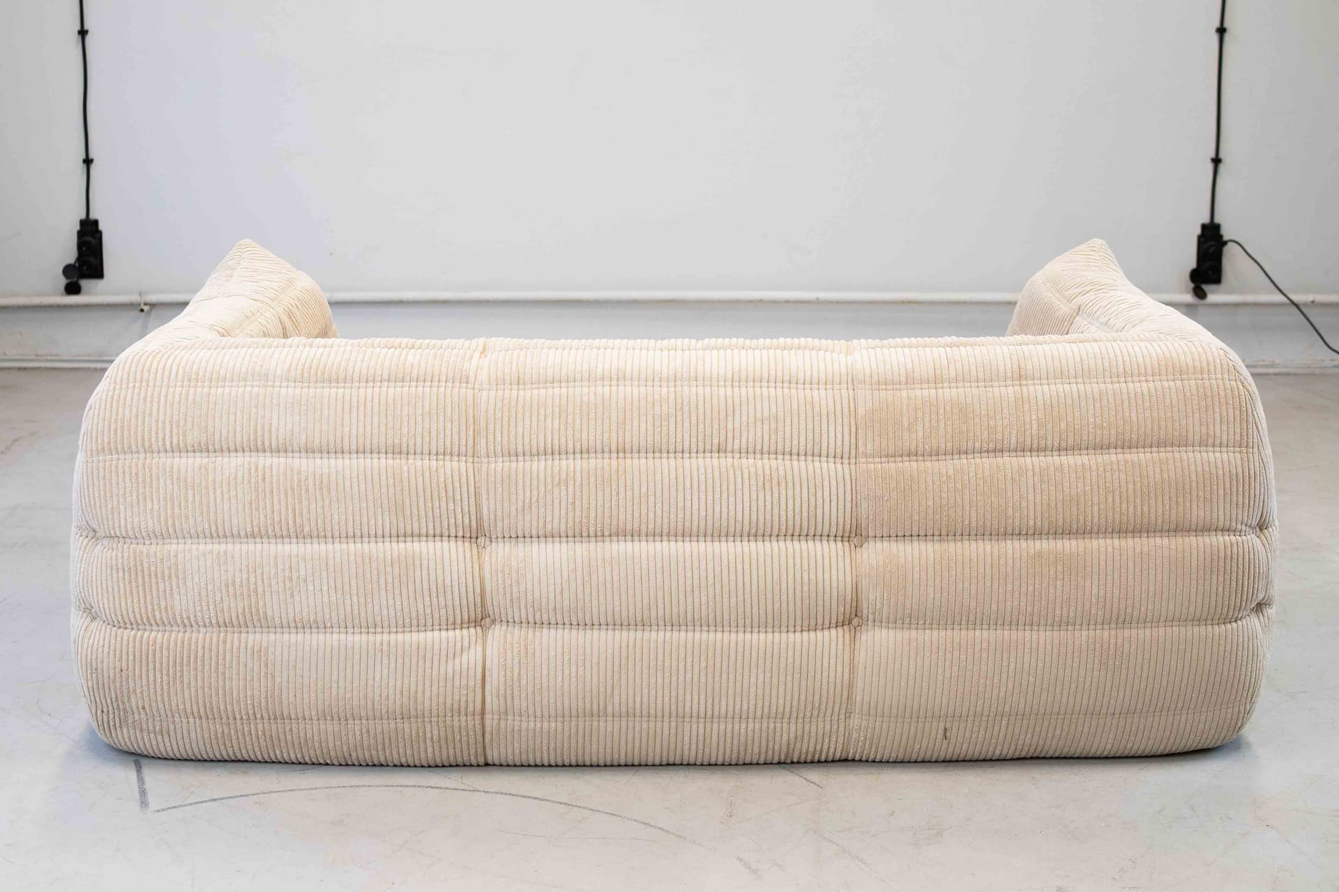 Sofa Togo z podłokietnikami, cord beżowy - 102522