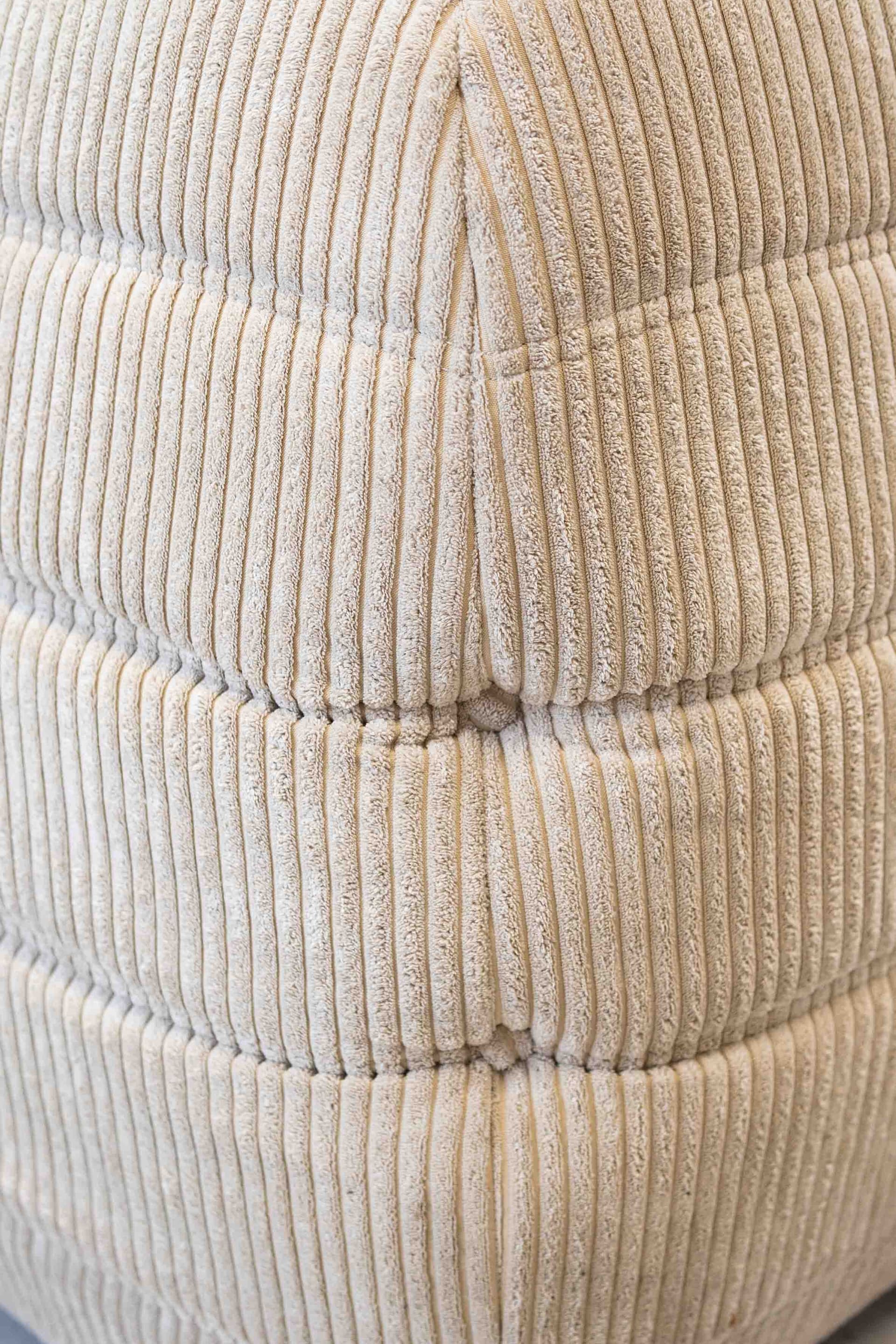 Sofa Togo z podłokietnikami, cord beżowy - 102527