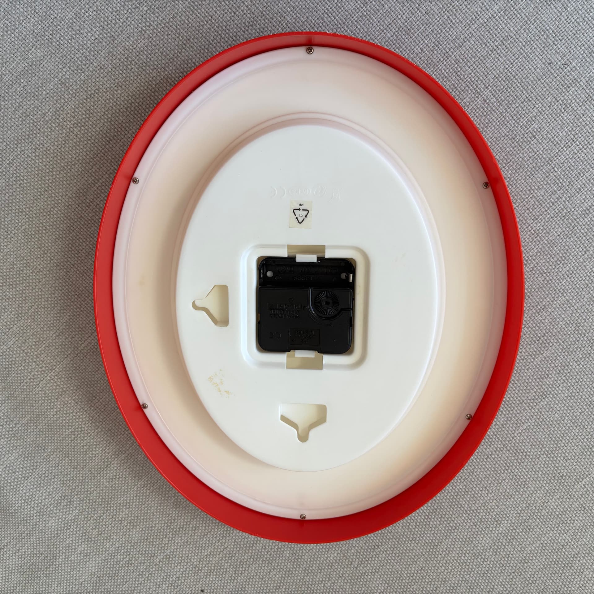 Zegar ścienny, czerwony, tworzywo sztuczne, pleksi, Niemcy, lata 90. - 65846