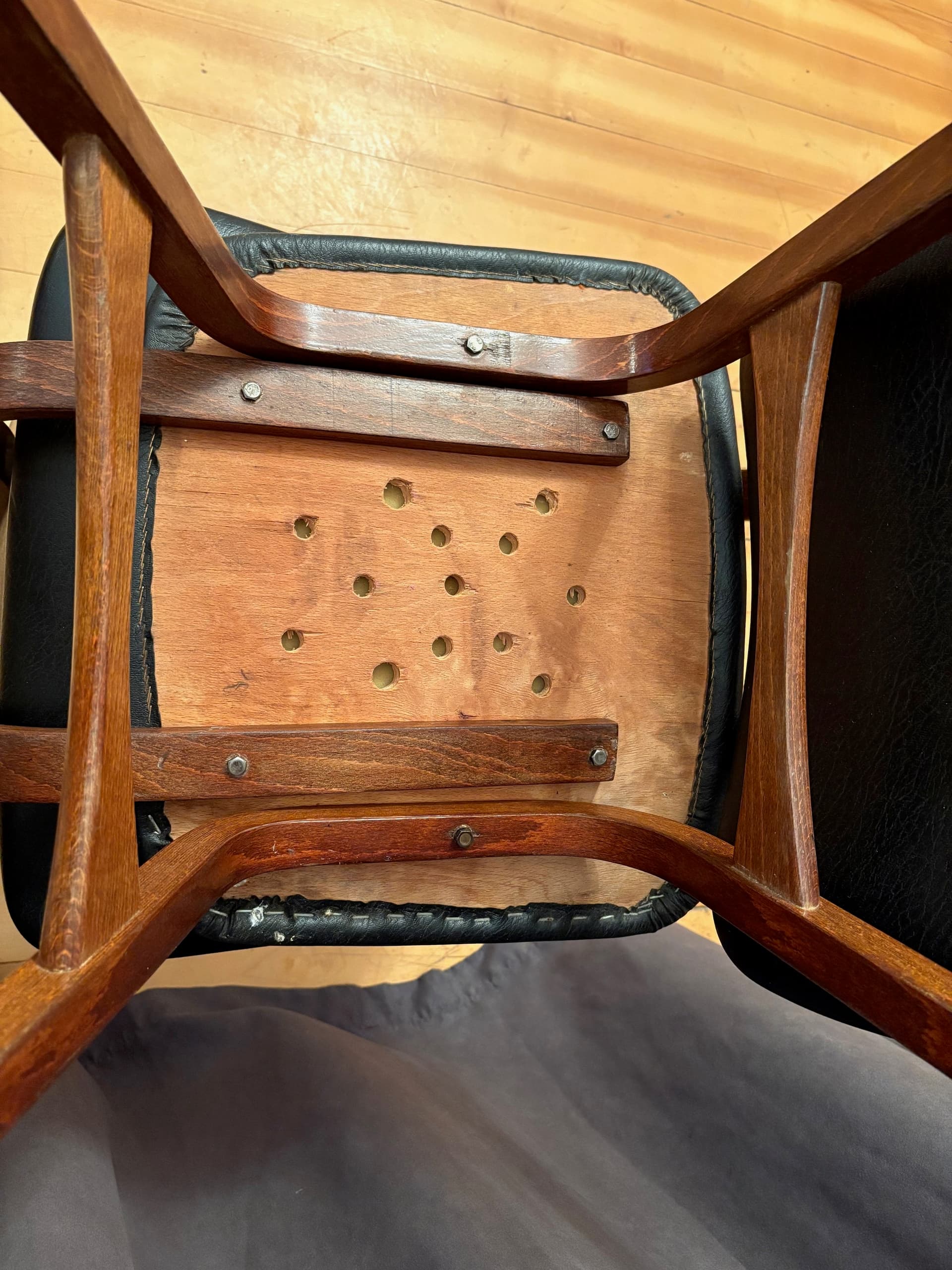 Para krzeseł, styl Borge Mogensen, ekoskóra czarna, dąb, Dania, lata 60. - 66562