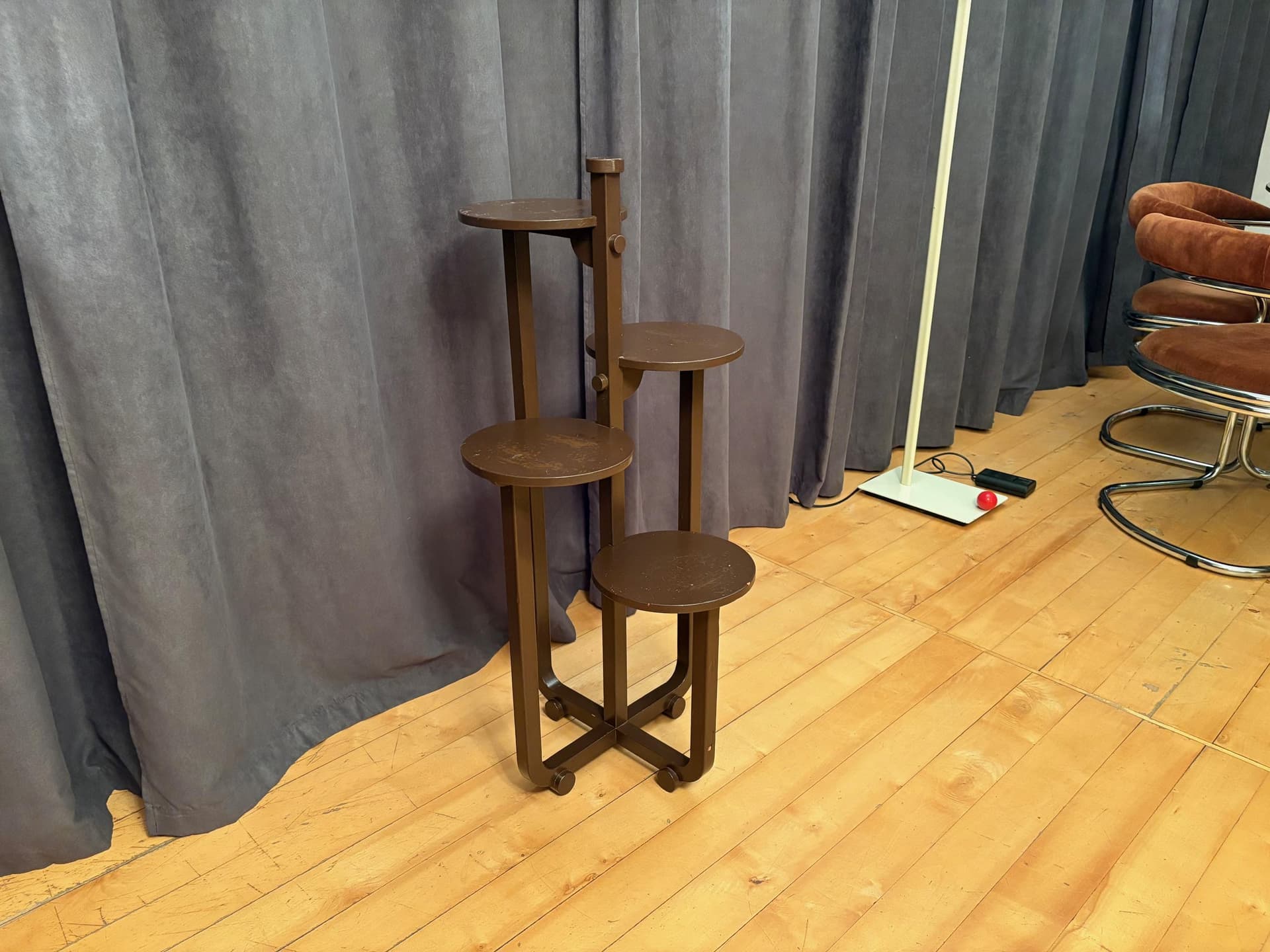 Flower stand, brown wood, by A. Groult, France, 1920s. - 79577