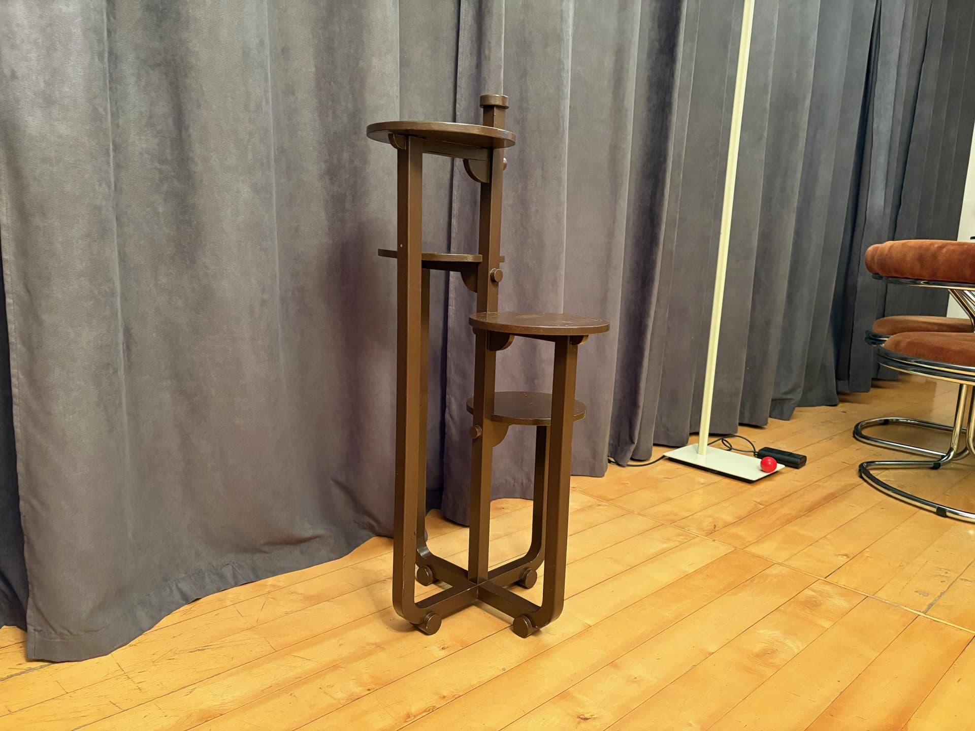 Flower stand, brown wood, by A. Groult, France, 1920s. - 79578