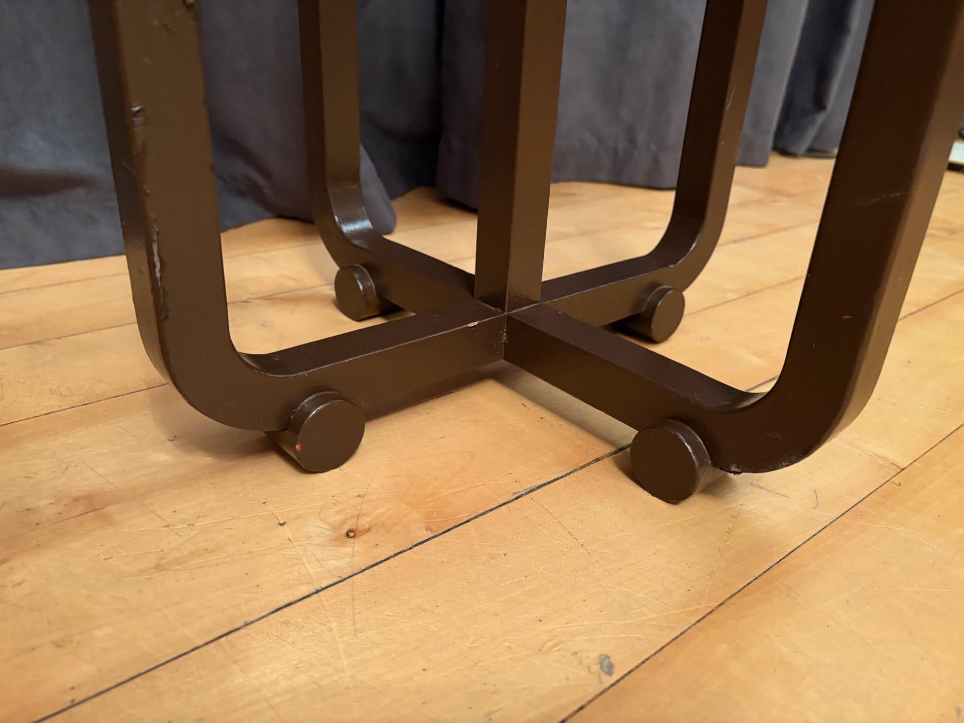 Flower stand, brown wood, by A. Groult, France, 1920s. - 79575