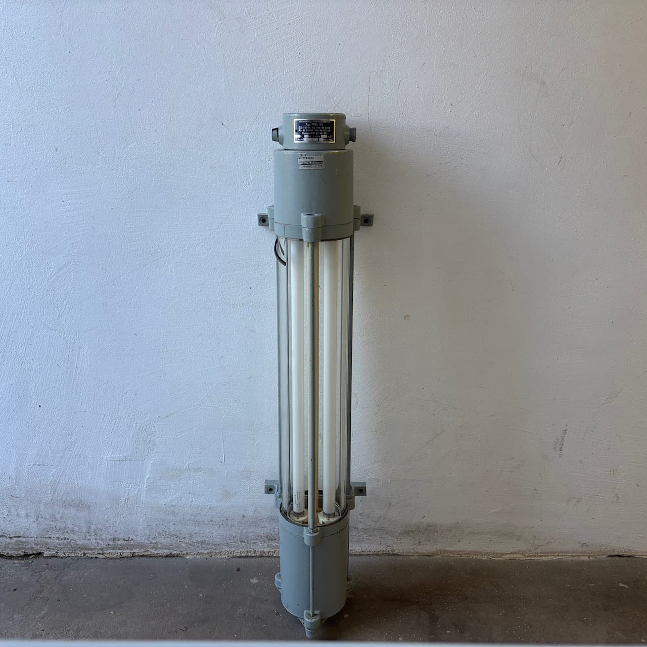 Lampa ścienna Bunkerlampe, szary, metal, Niemcy, lata 80. - 66663