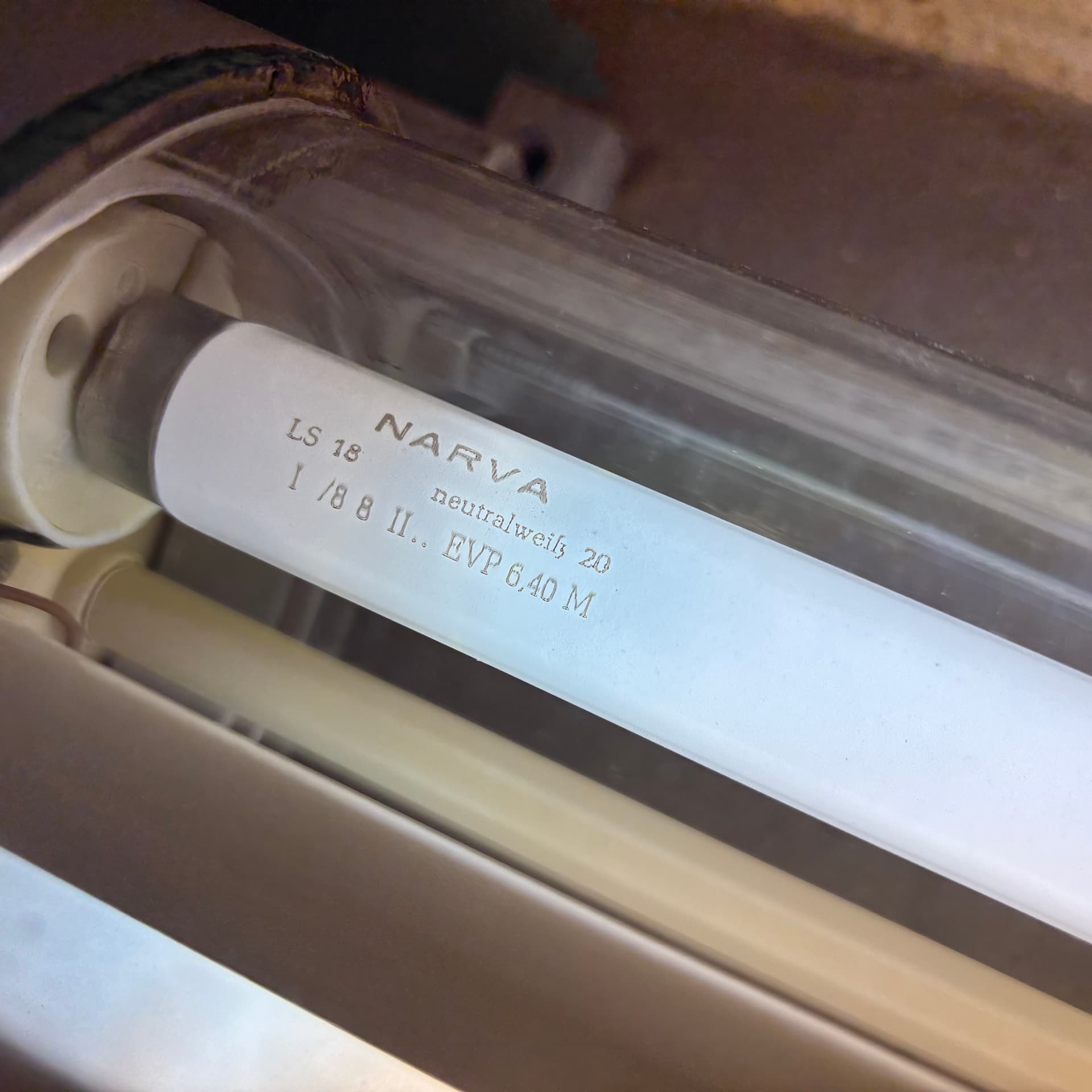 Lampa ścienna Bunkerlampe, szary, metal, Niemcy, lata 80. - 66661