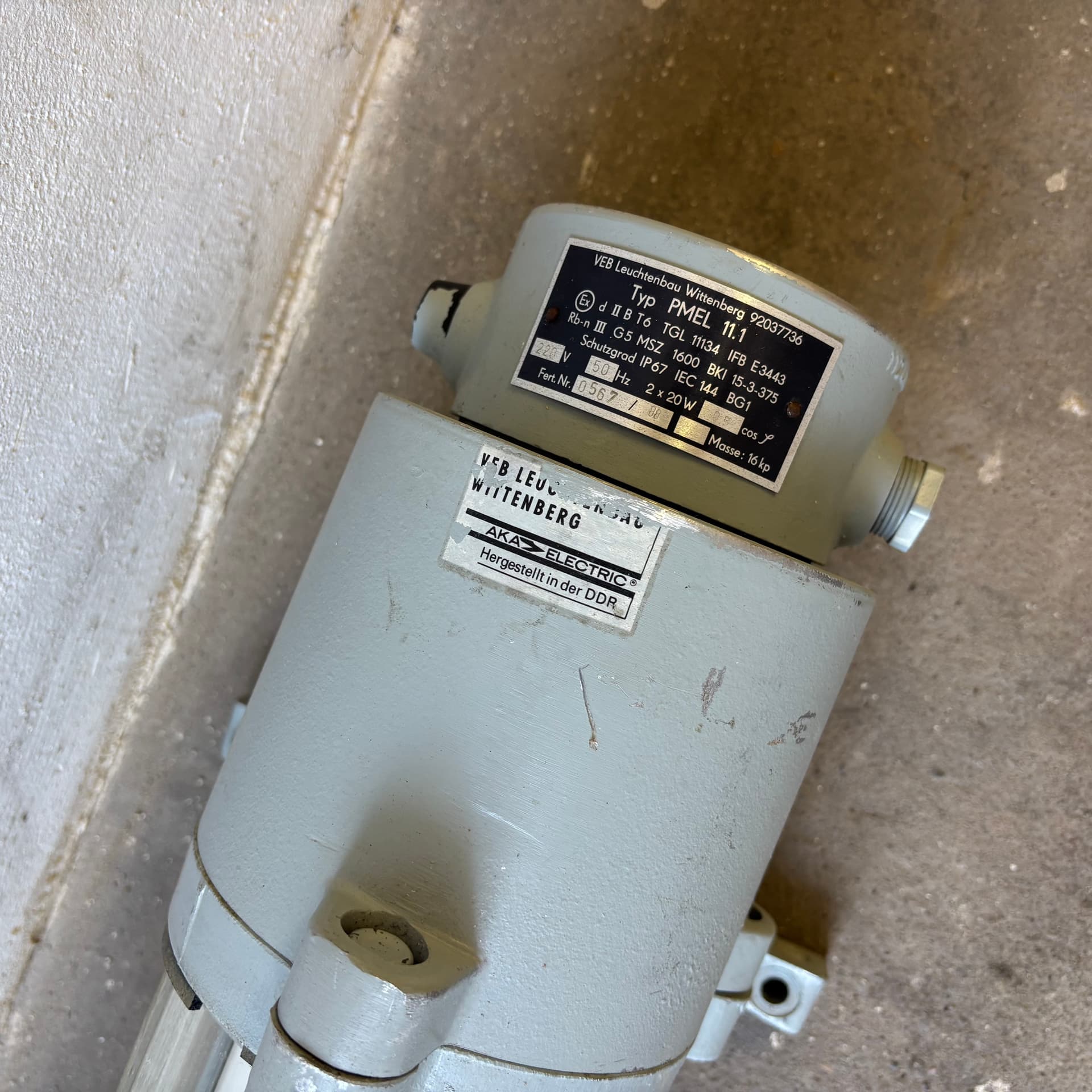 Lampa ścienna Bunkerlampe, szary, metal, Niemcy, lata 80. - 66659