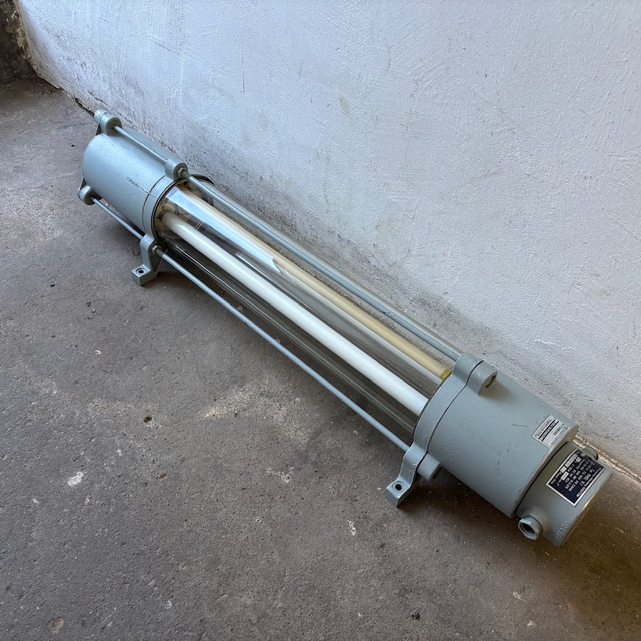 Lampa ścienna Bunkerlampe, szary, metal, Niemcy, lata 80. - 66664