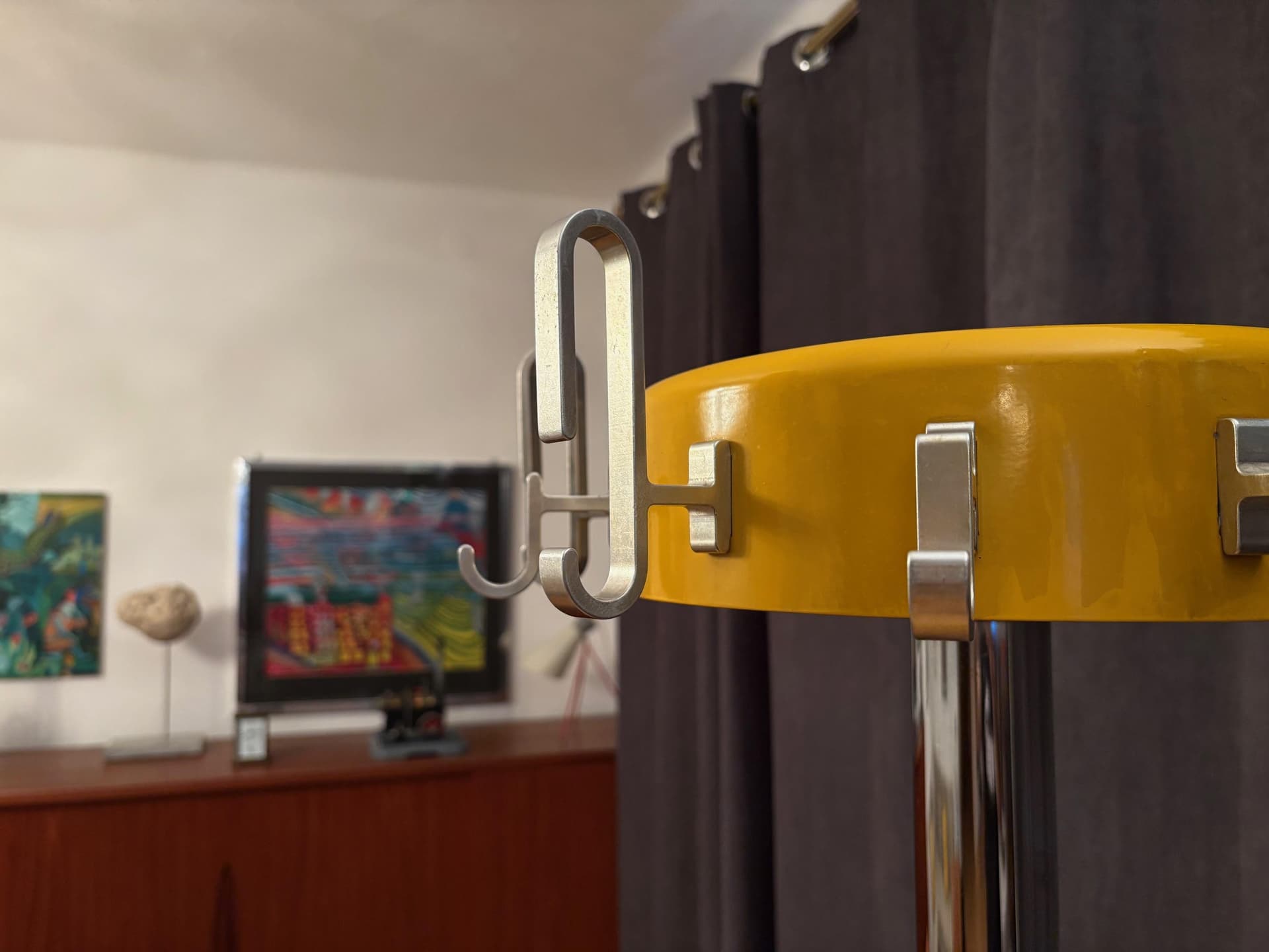 Wolnostojący wieszak, żółty, stal chromowana, Rosconi, Niemcy, lata 70. - 79495