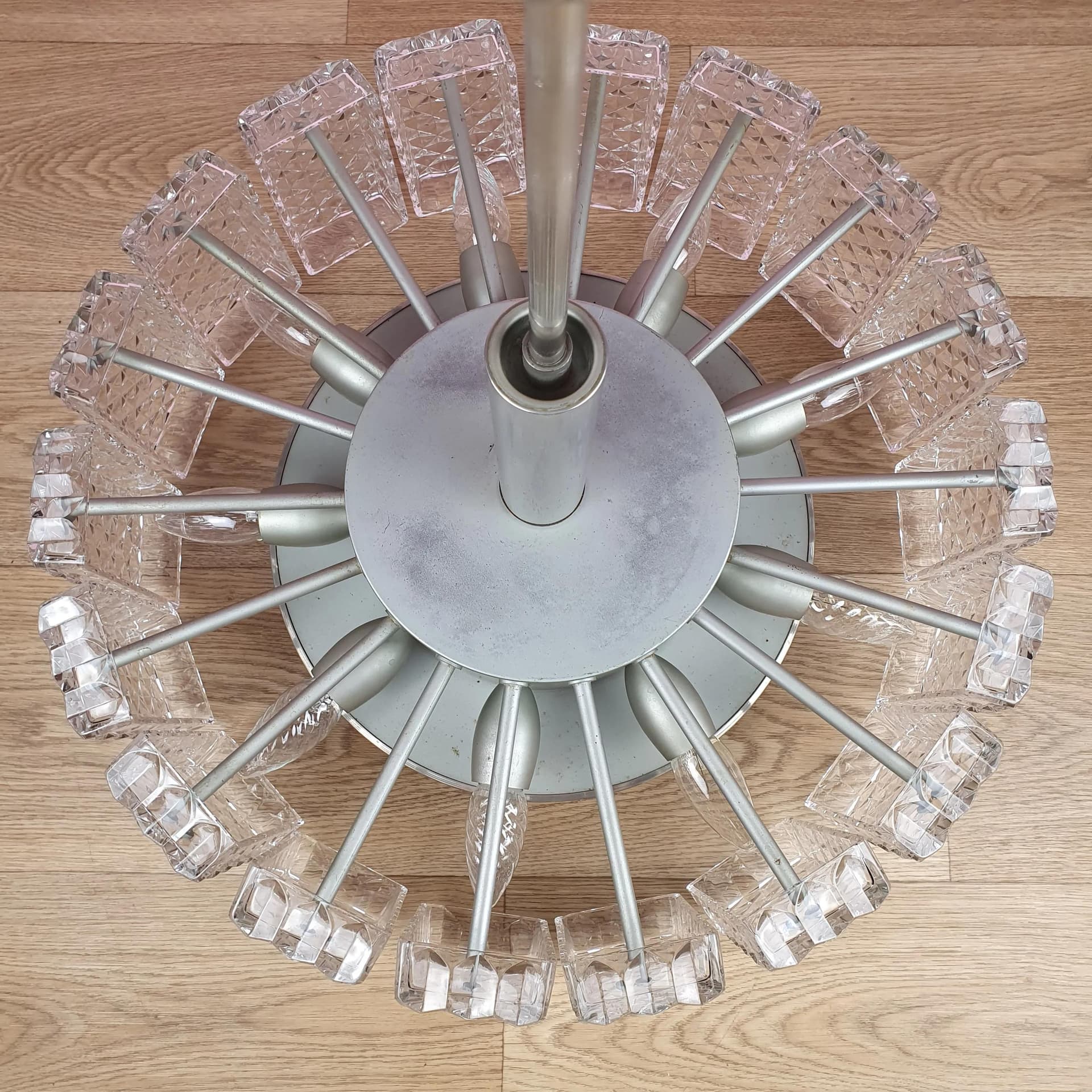 Żyrandol, szkło kryształowe przezroczyste, metal chromowany srebrny, Niemcy, lata 60. - 68548