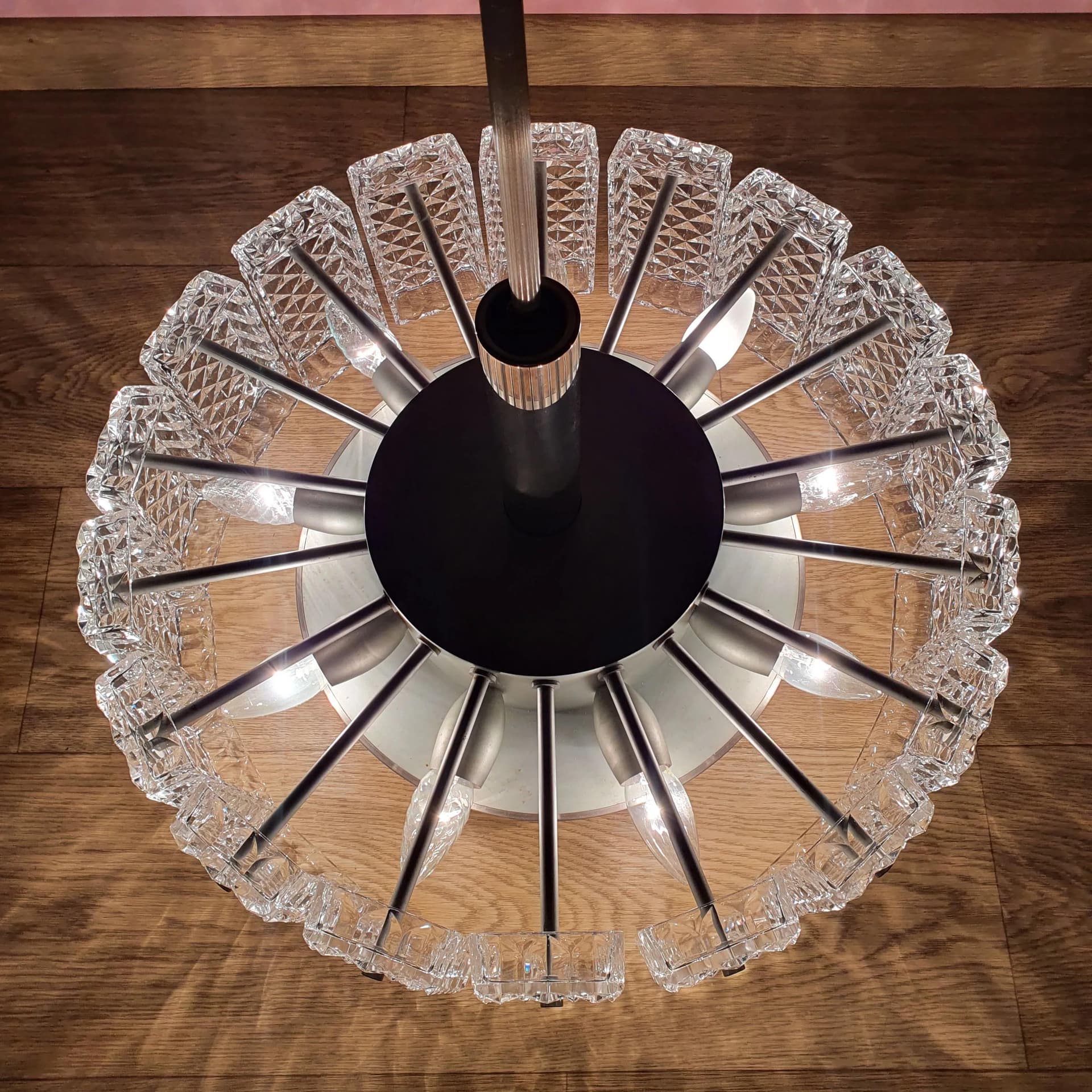 Żyrandol, szkło kryształowe przezroczyste, metal chromowany srebrny, Niemcy, lata 60. - 68549