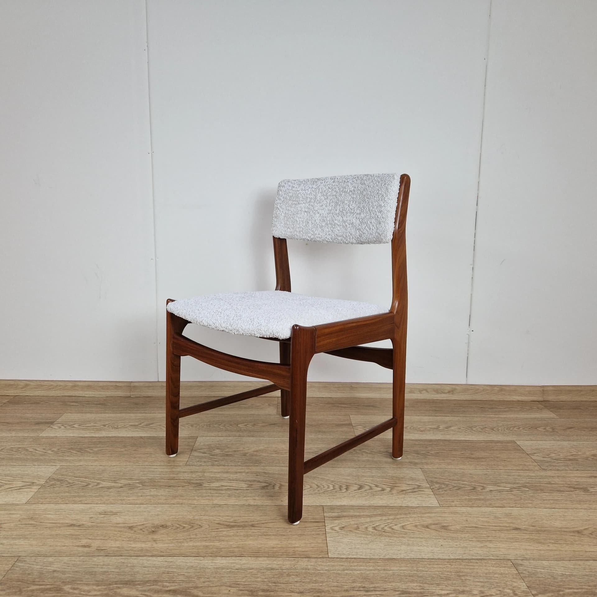 Krzesło, teak brązowy jasny, boucle kremowy, Dania, lata 60. - 68697