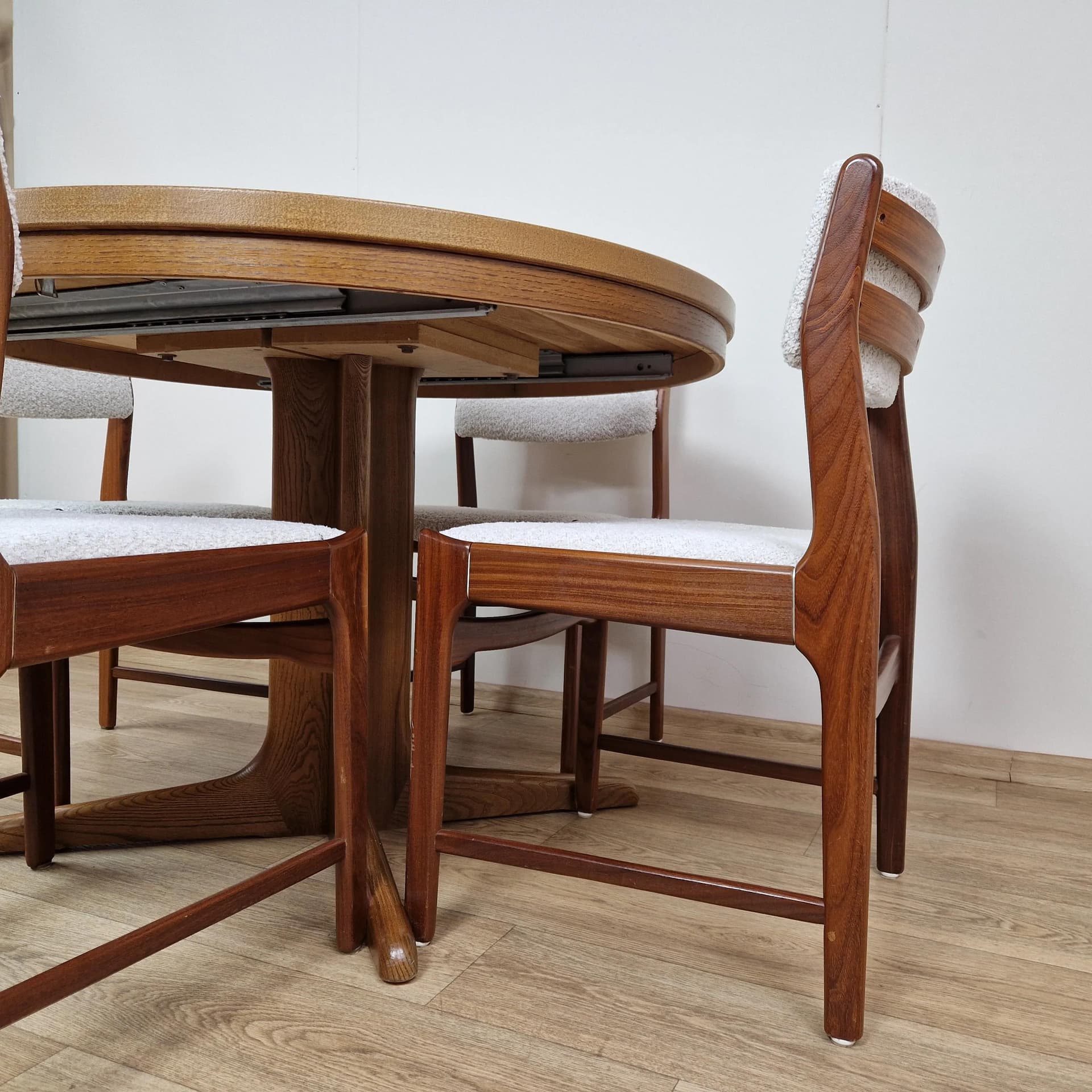 Krzesło, teak brązowy jasny, boucle kremowy, Dania, lata 60. - 68704