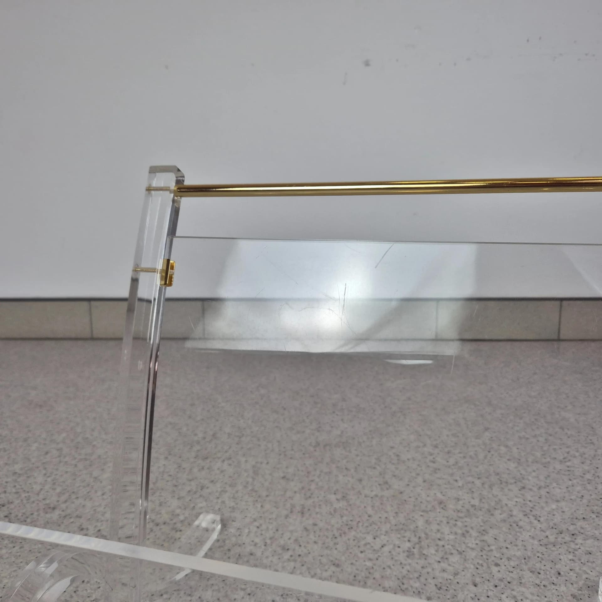 Magazine Rack Hollywood Regency, transparent plexiglass, Germany, 1980s. - 68607