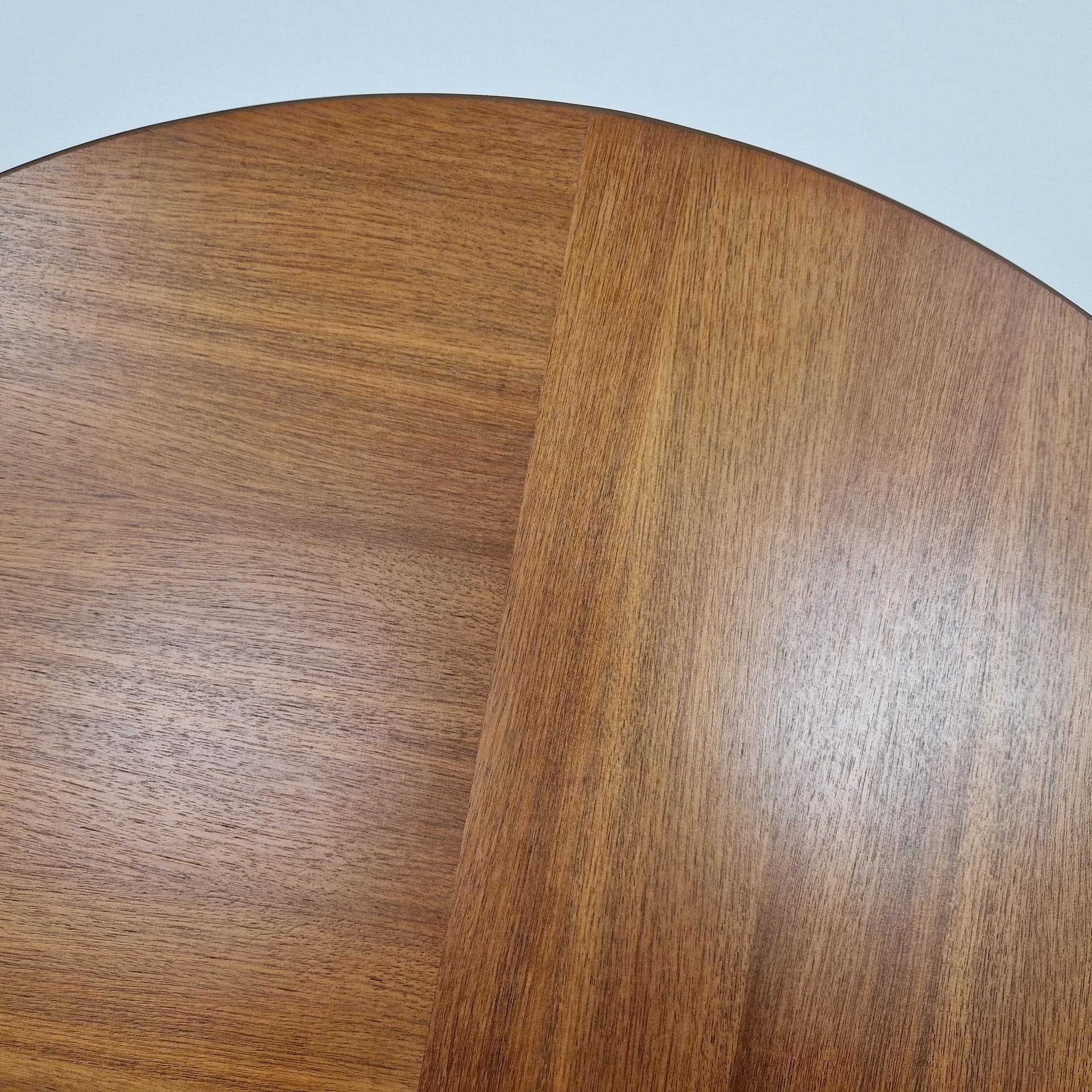 Stolik kawowy okrągły, fornir brązowy, metal czarny, Niemcy, lata 70. - 68794