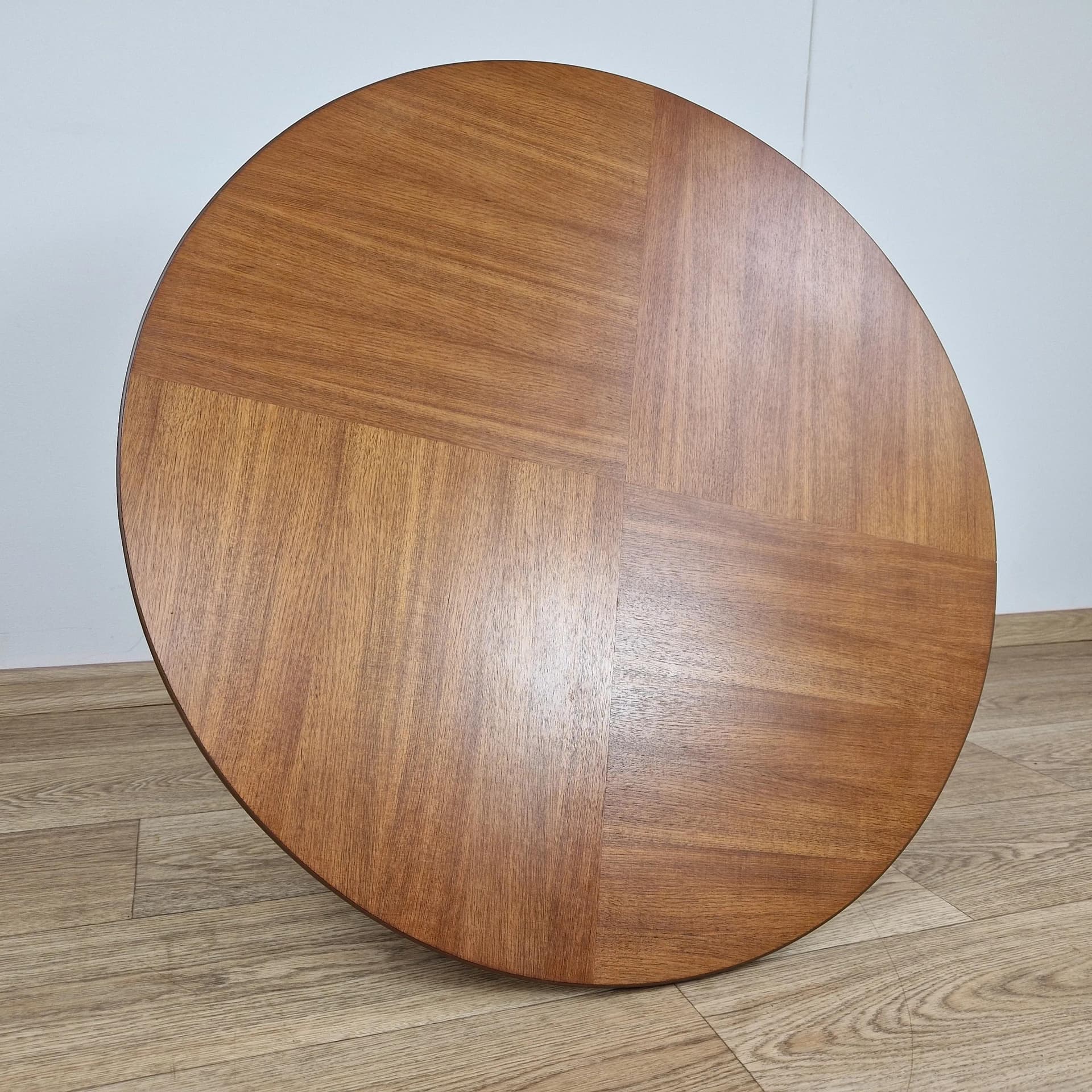 Stolik kawowy okrągły, fornir brązowy, metal czarny, Niemcy, lata 70. - 68795