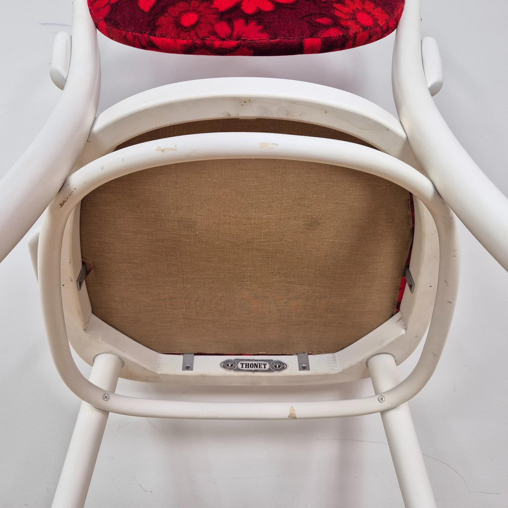 Krzesło z podłokietnikami 215P, tapicerka czerwona, drewno biały, Thonet, Niemcy, lata 70. - 69525