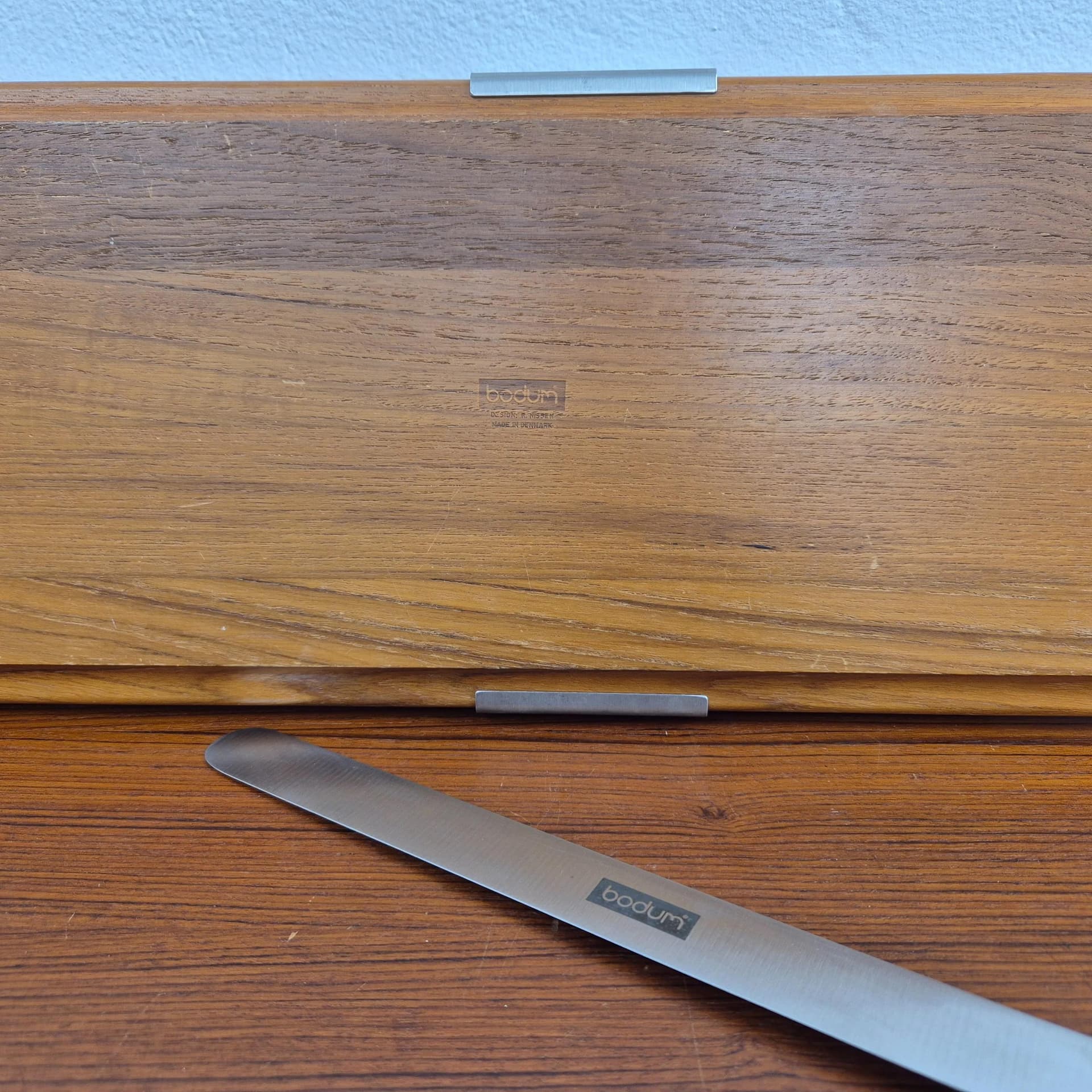 Ham carving board with knife, teak, by R. Nissen, Bodum, Denmark, 1970s. - 69319