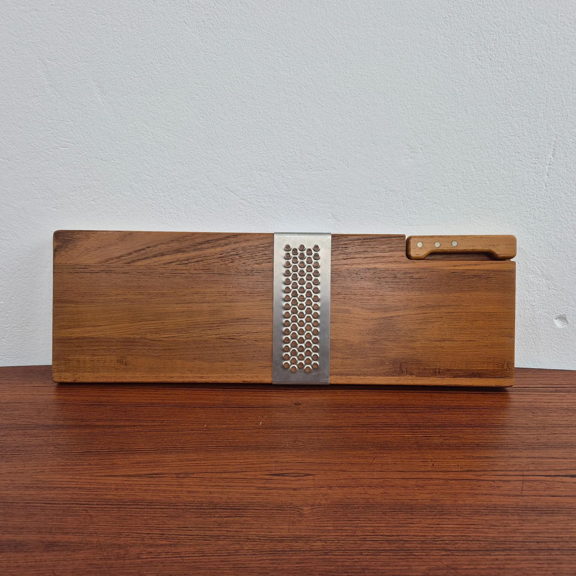 Ham carving board with knife, teak, by R. Nissen, Bodum, Denmark, 1970s. - 69327