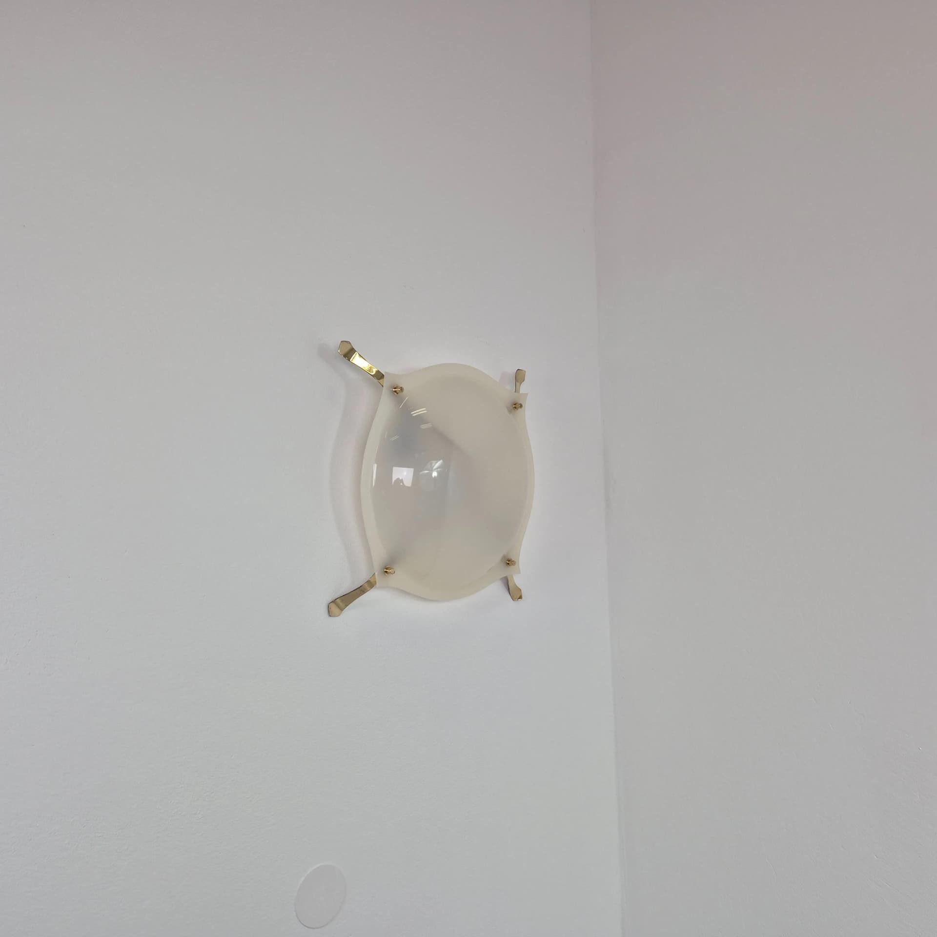 Lampa sufitowa Małża, akryl ivory white, proj. A. Lelli, Arredoluce, Włochy, lata 70. - 69247