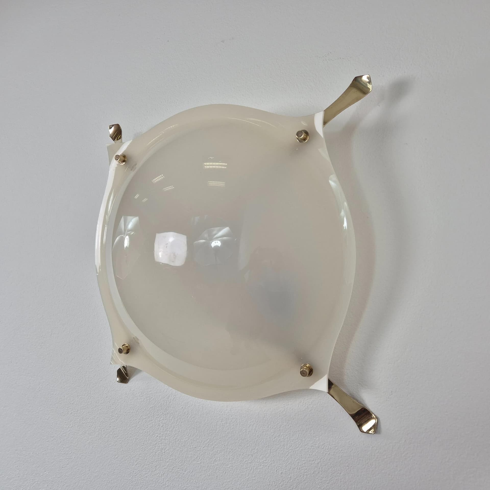 Lampa sufitowa Małża, akryl ivory white, proj. A. Lelli, Arredoluce, Włochy, lata 70. - 69249