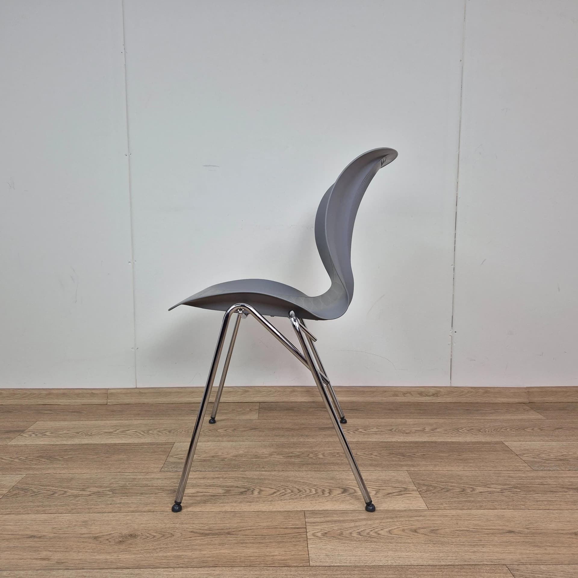 Krzesło Ensemble, plastik szary, chrom, proj. A. Homann, Fritz Hansen, Dania, lata 90. - 69152