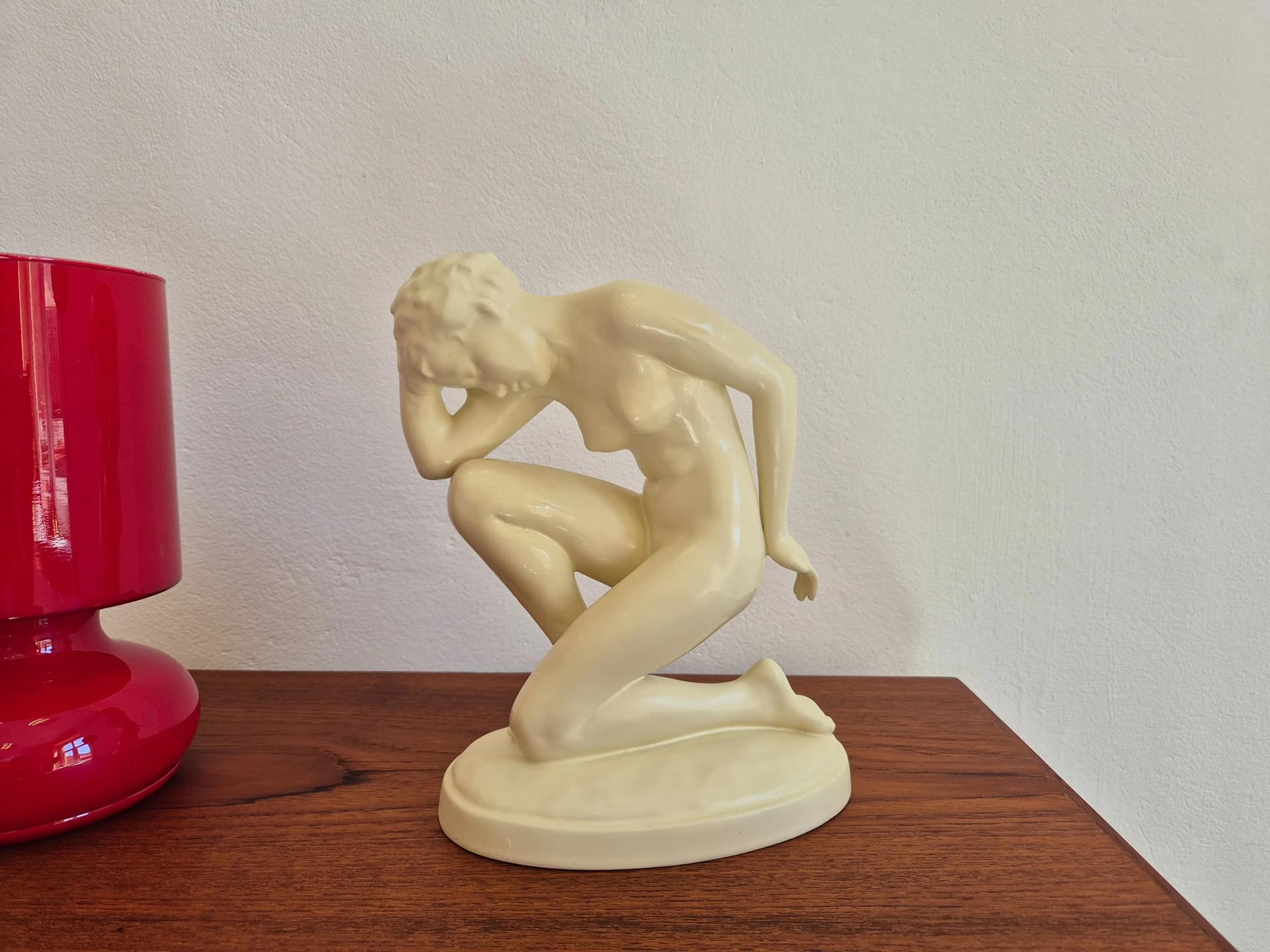 Figura akt kobiecy, beżowy, porcelana, proj. E. Storbach, Royal Dux, Czechosłowacja, lata 30. - 69067