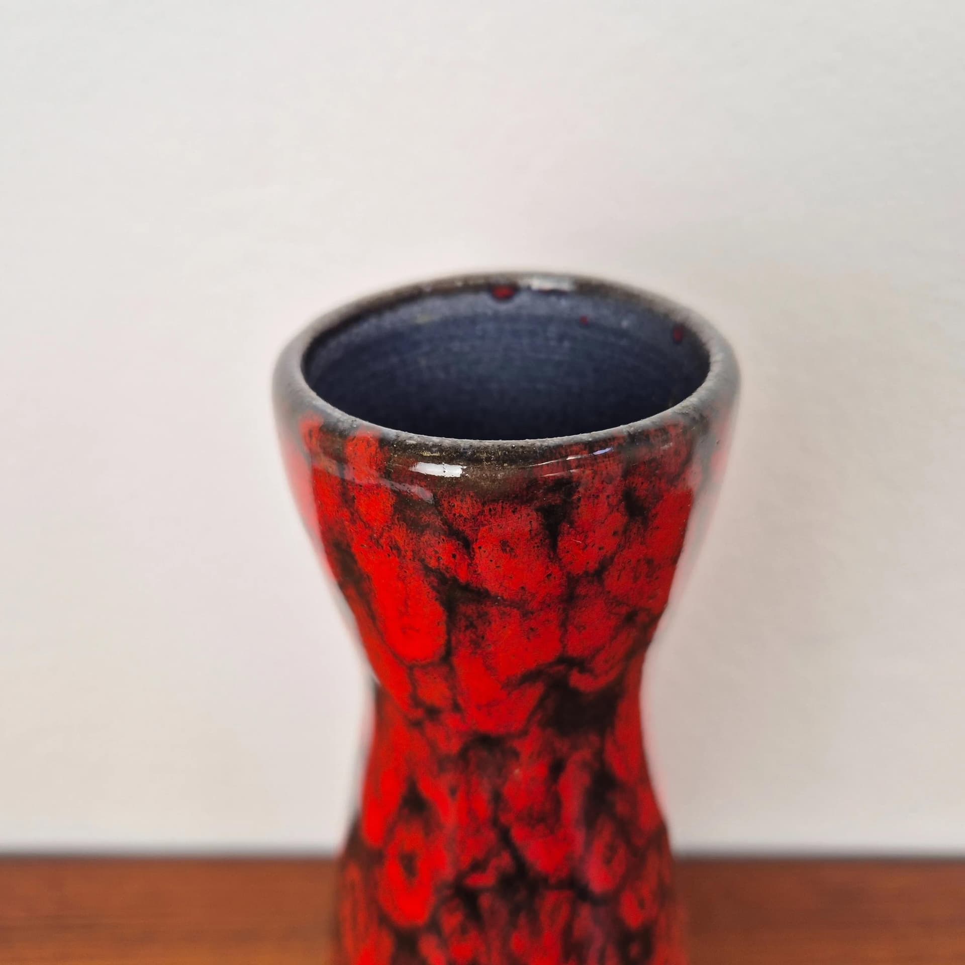 Wazon fat lava, ceramika czerwona czarna, Scheurich, Niemcy, lata 60. - 69029