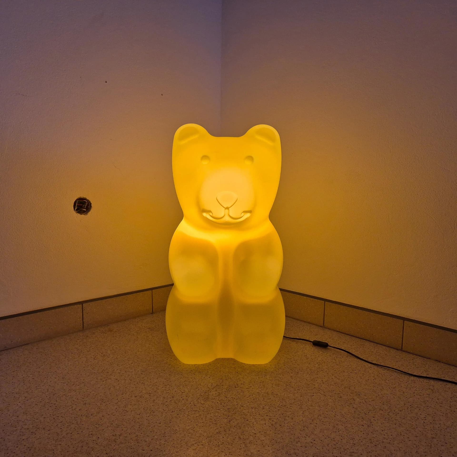 Lampa podłogowa miś Haribo, cytrynowy, plastik, Niemcy, lata 80. - 68938