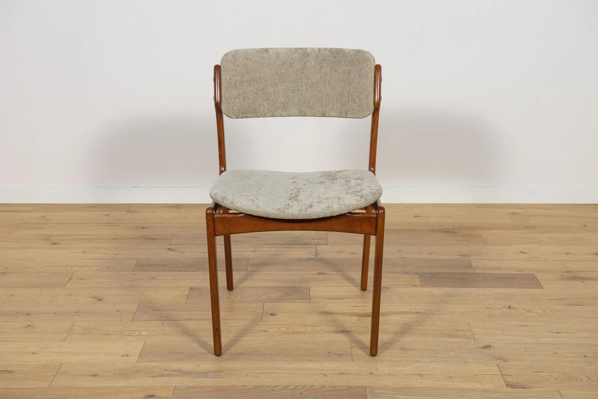 Komplet czterech krzeseł model 49, teak szary, proj. E. Buch, Dania, lata 60. - 72149