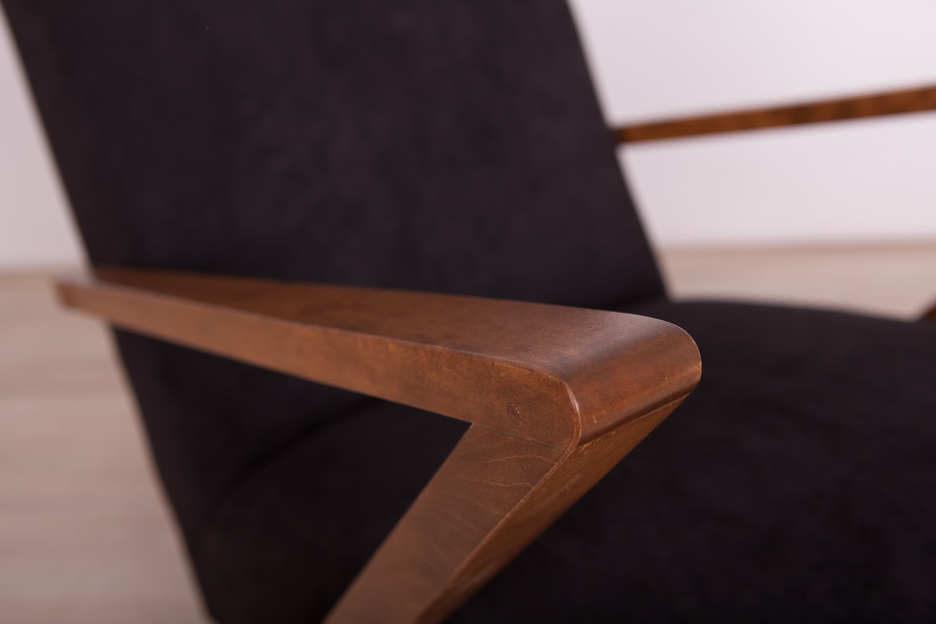 Para foteli Odnowa, welur czarny, drewno buk, Polska, lata 70. - 72142