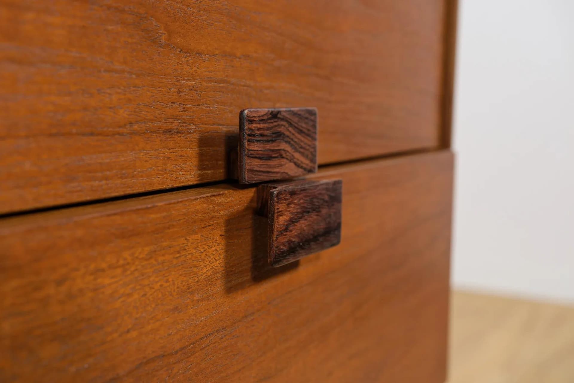 Dressing table, brown teak, by I. Kofod-Larsen, G-Plan, United Kingdom, 1960s. - 71938