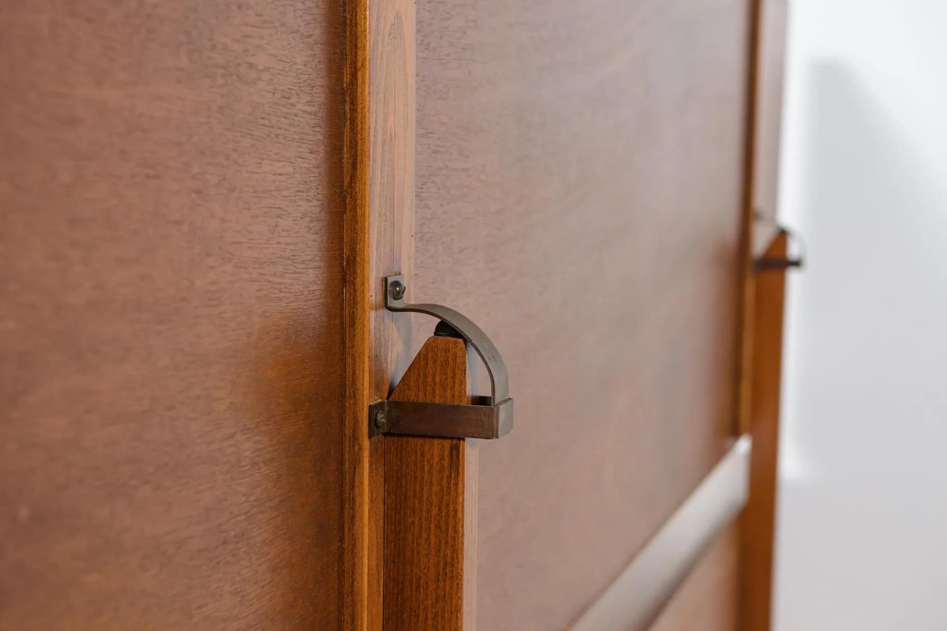 Dressing table, brown teak, by I. Kofod-Larsen, G-Plan, United Kingdom, 1960s. - 71942
